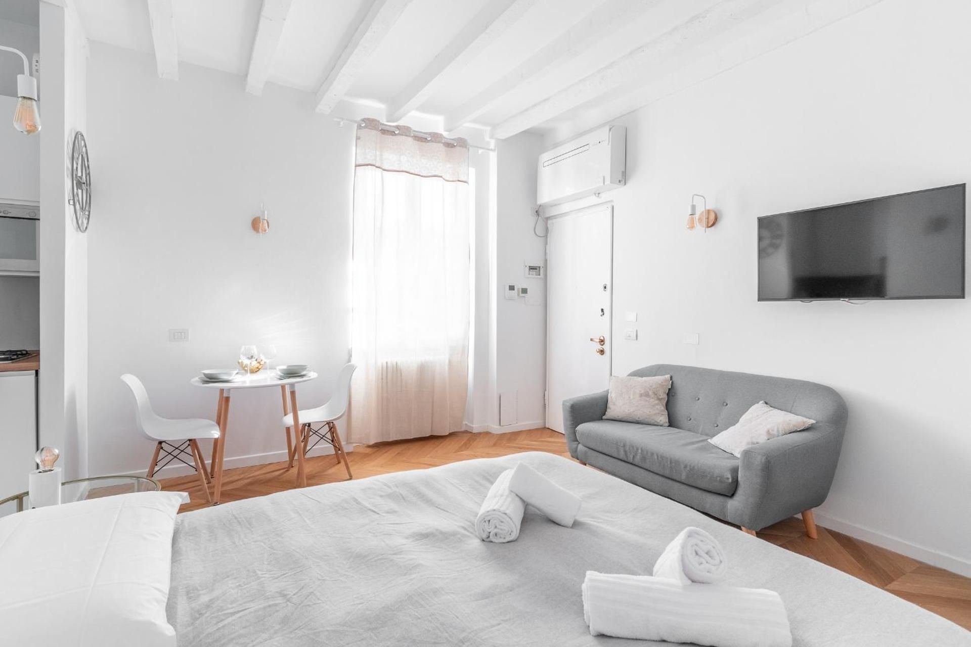 Milan Stay - Alzaia Naviglio Grande DELUXE APARTMENT