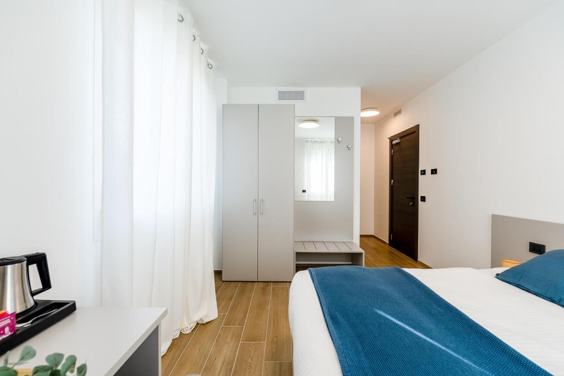 Villa Grace Milan Double or Twin Room with Private Bathroom 3