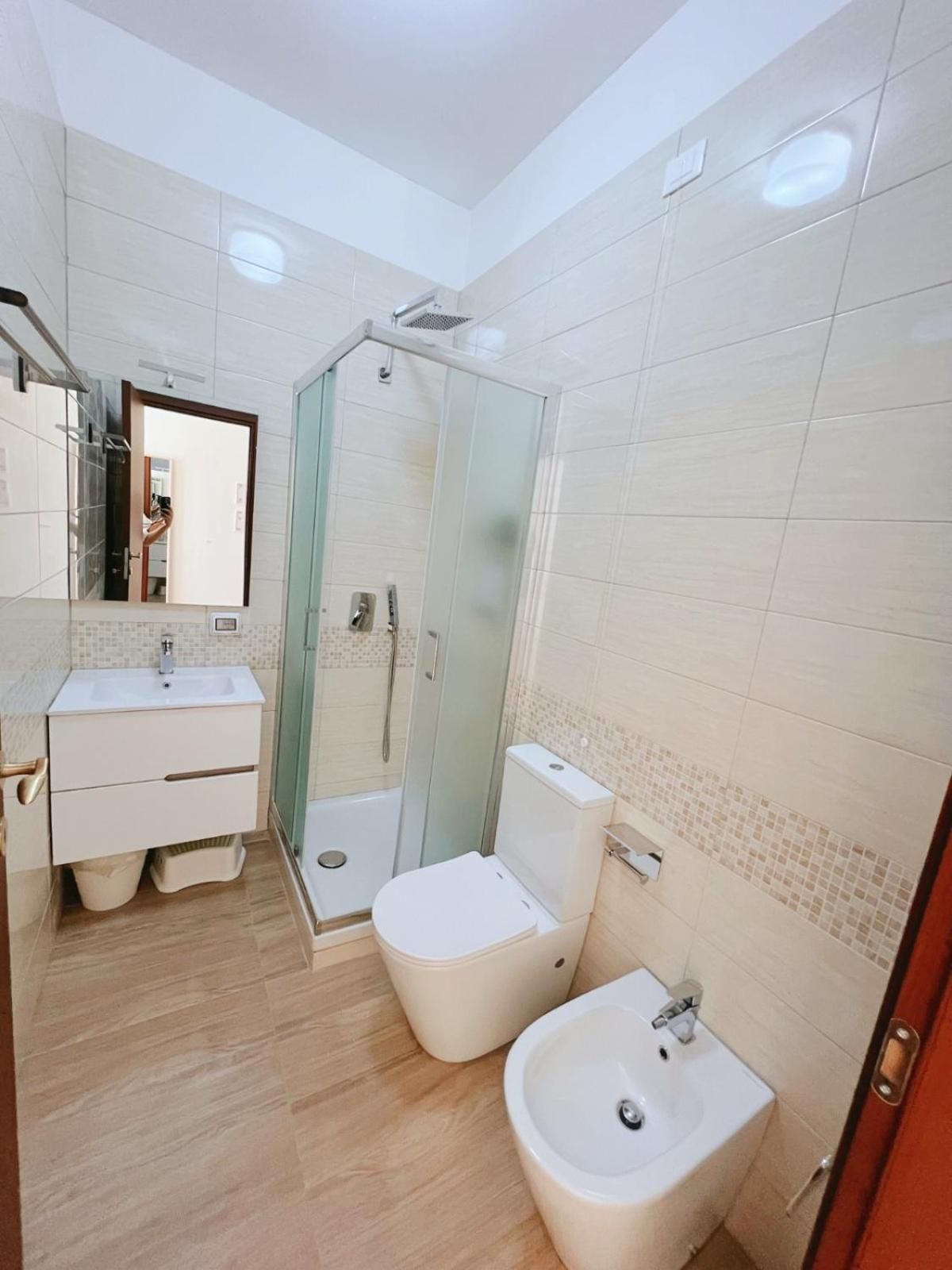 Seveso Milan Central Rooms Double Room with Private Bathroom 3