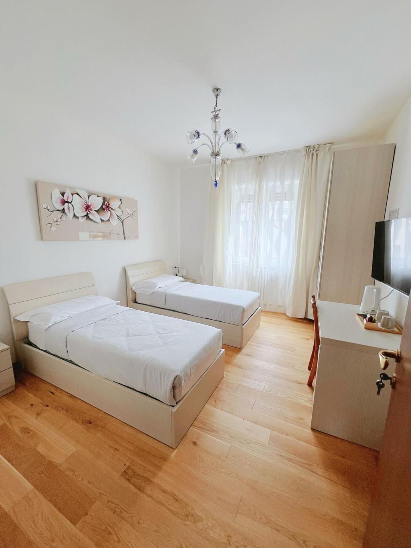 Seveso Milan Central Rooms Twin Room with Private Bathroom