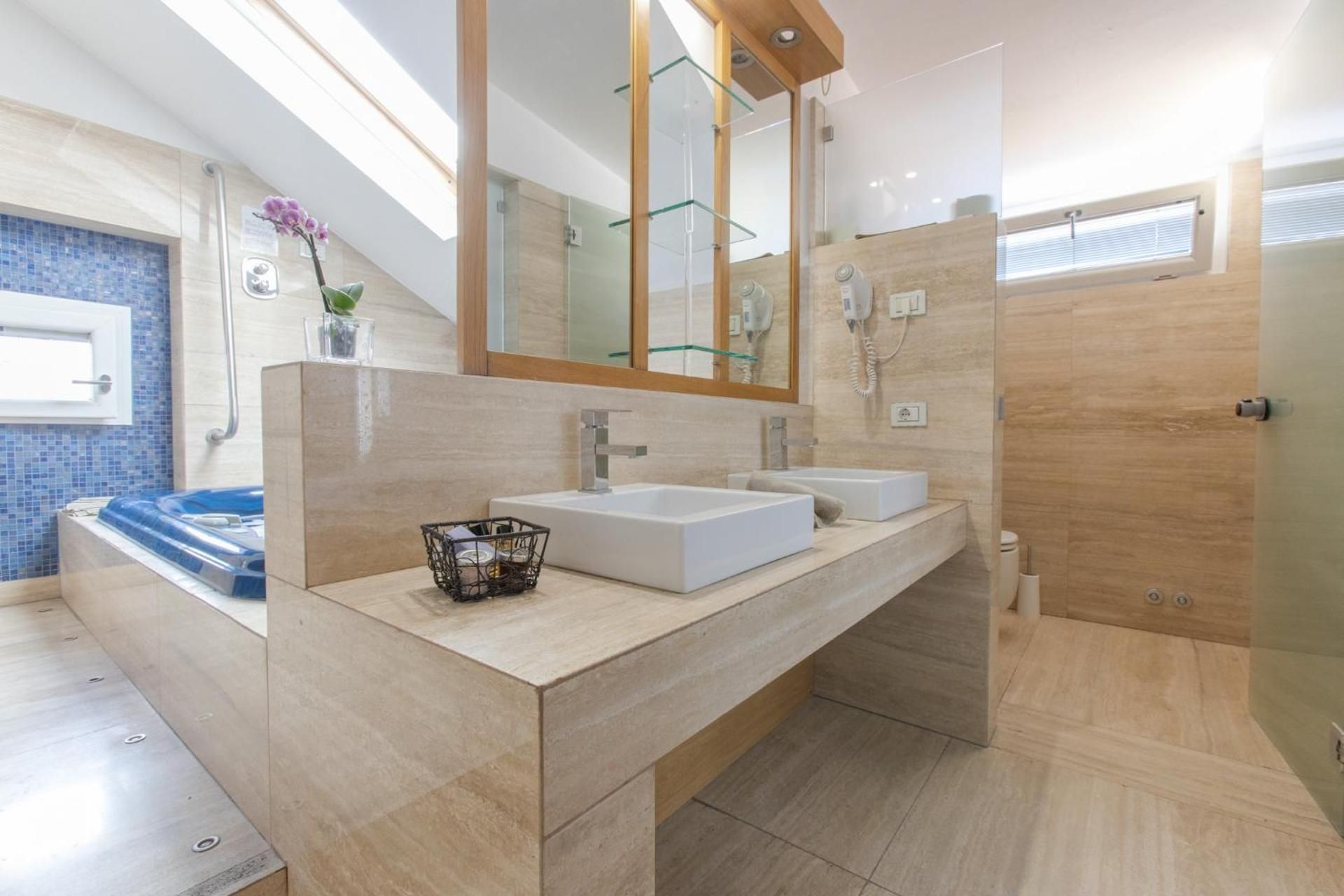 Eurohotel Family Room with Spa Bath 2