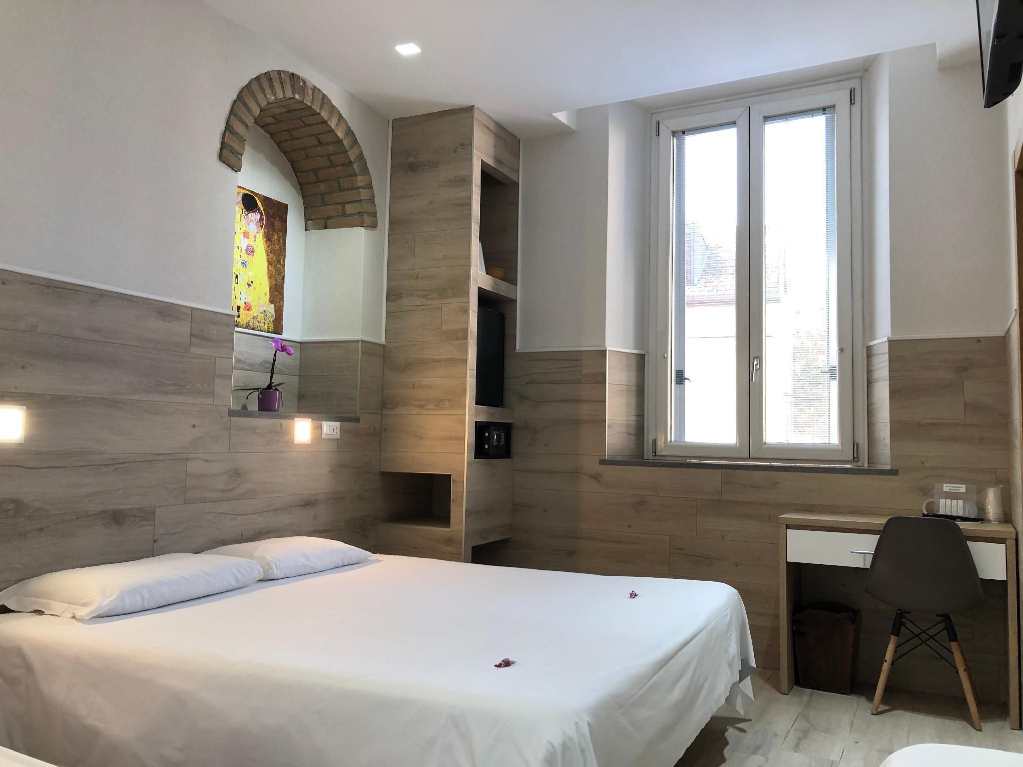 Eurohotel Premium Quadruple Room 3