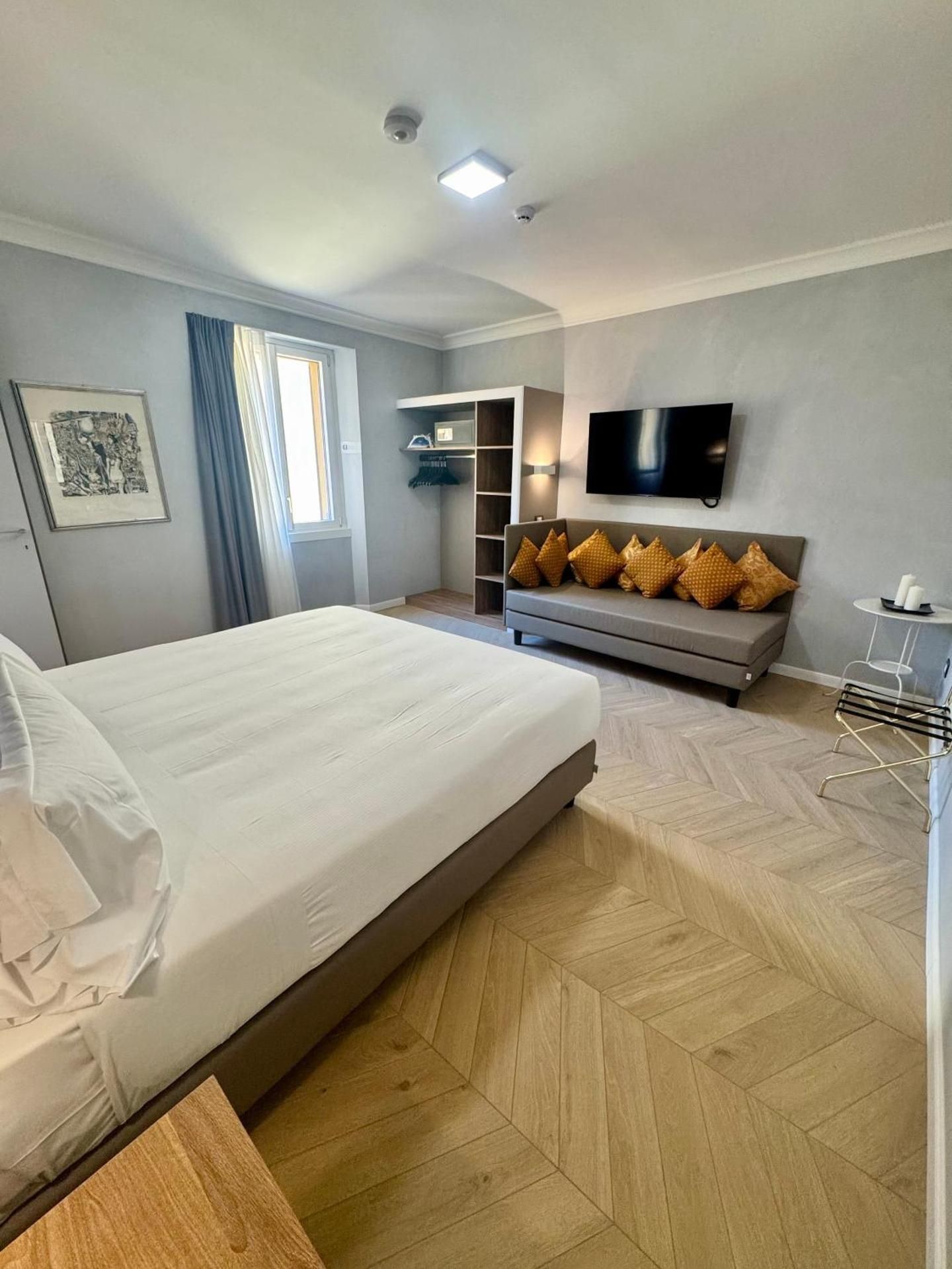 One-Bedroom Deluxe Apartment