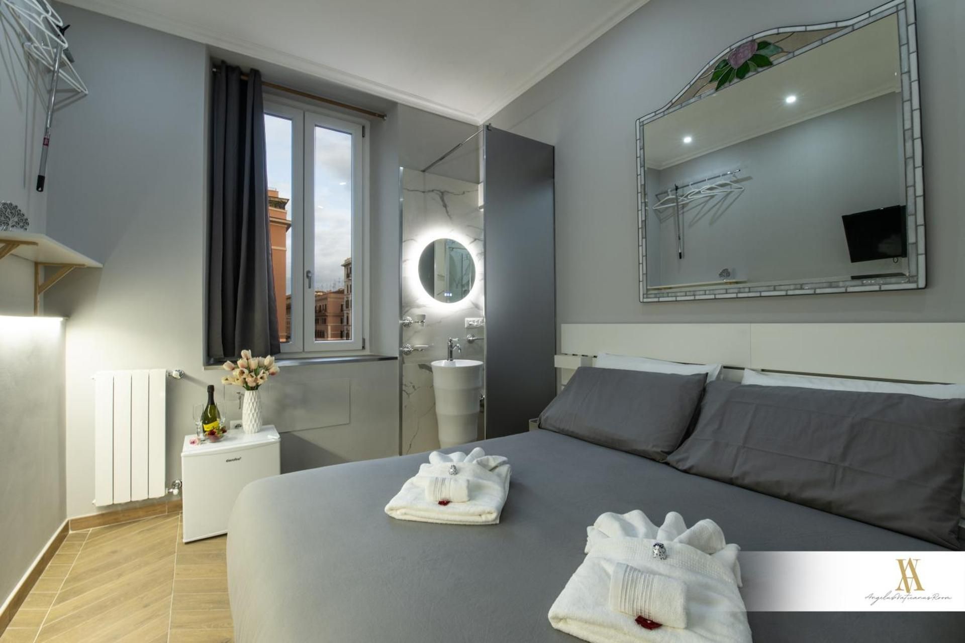 Angelus Vaticanus Room Standard King Room 2