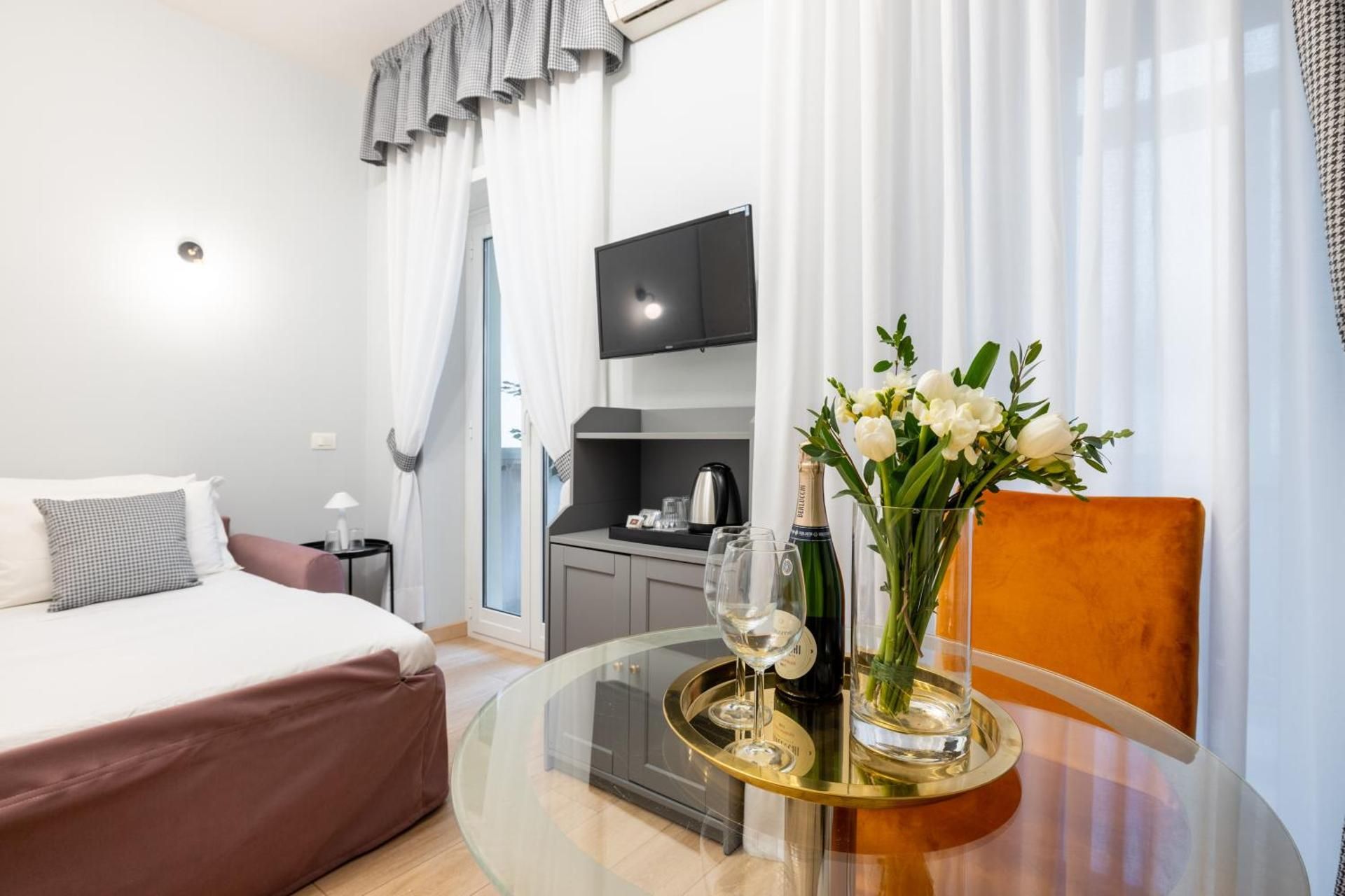 Double Room with Sofa Bed and Kitchen