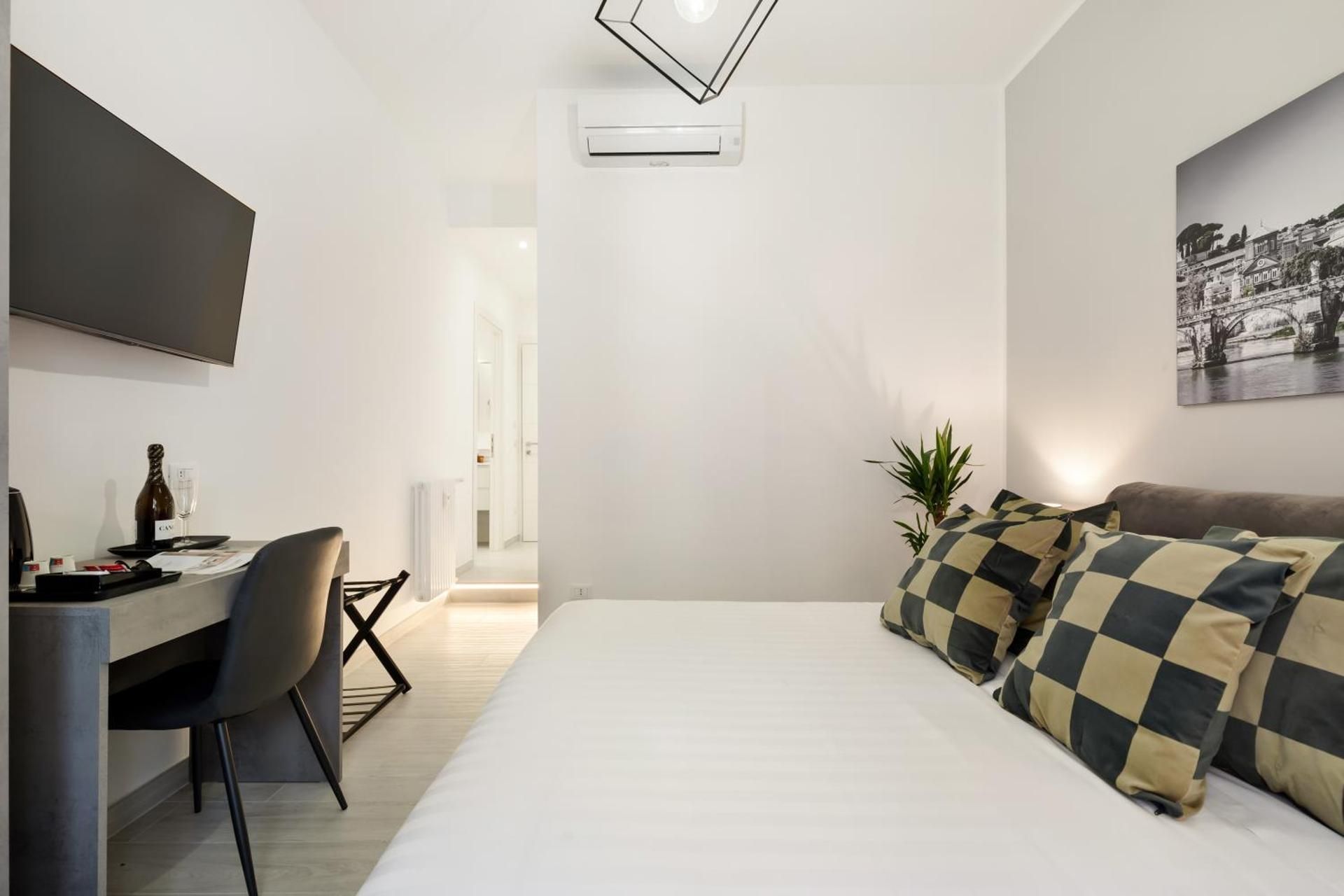 Deluxe Double Room with Shower