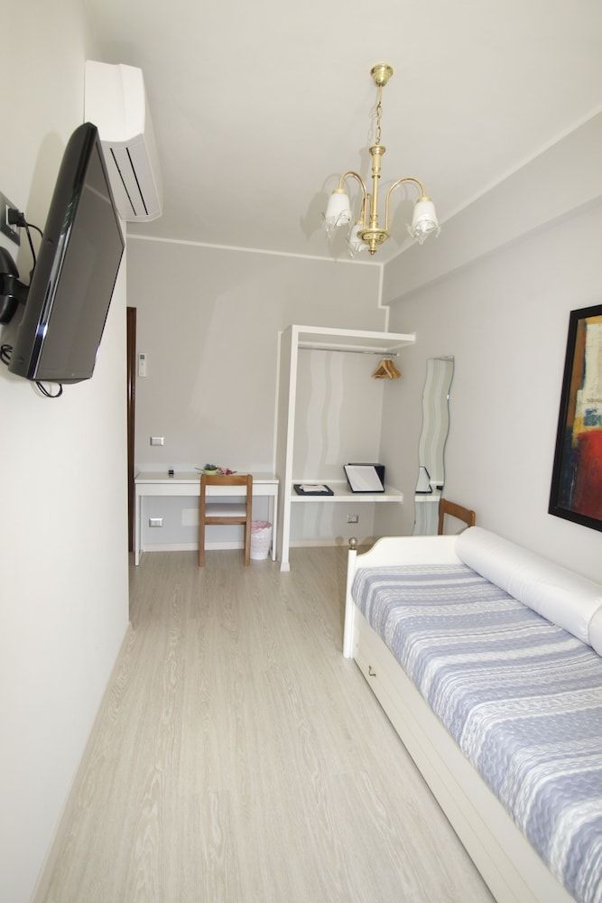 Basic Twin Room