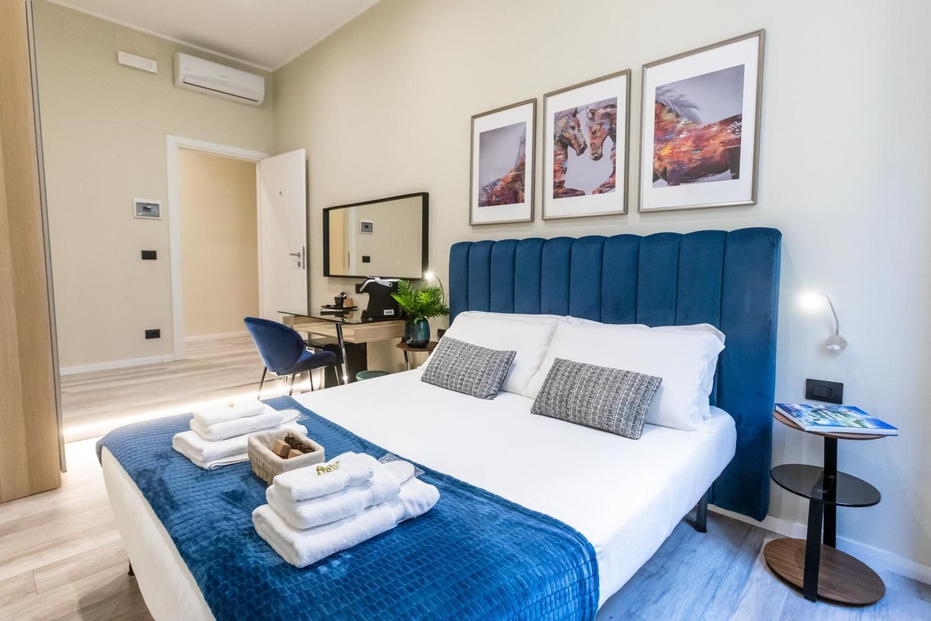 Suites 44 - Guesthouse close to Vaticano, San Pietro, Castel Sant'angelo Deluxe Double Room