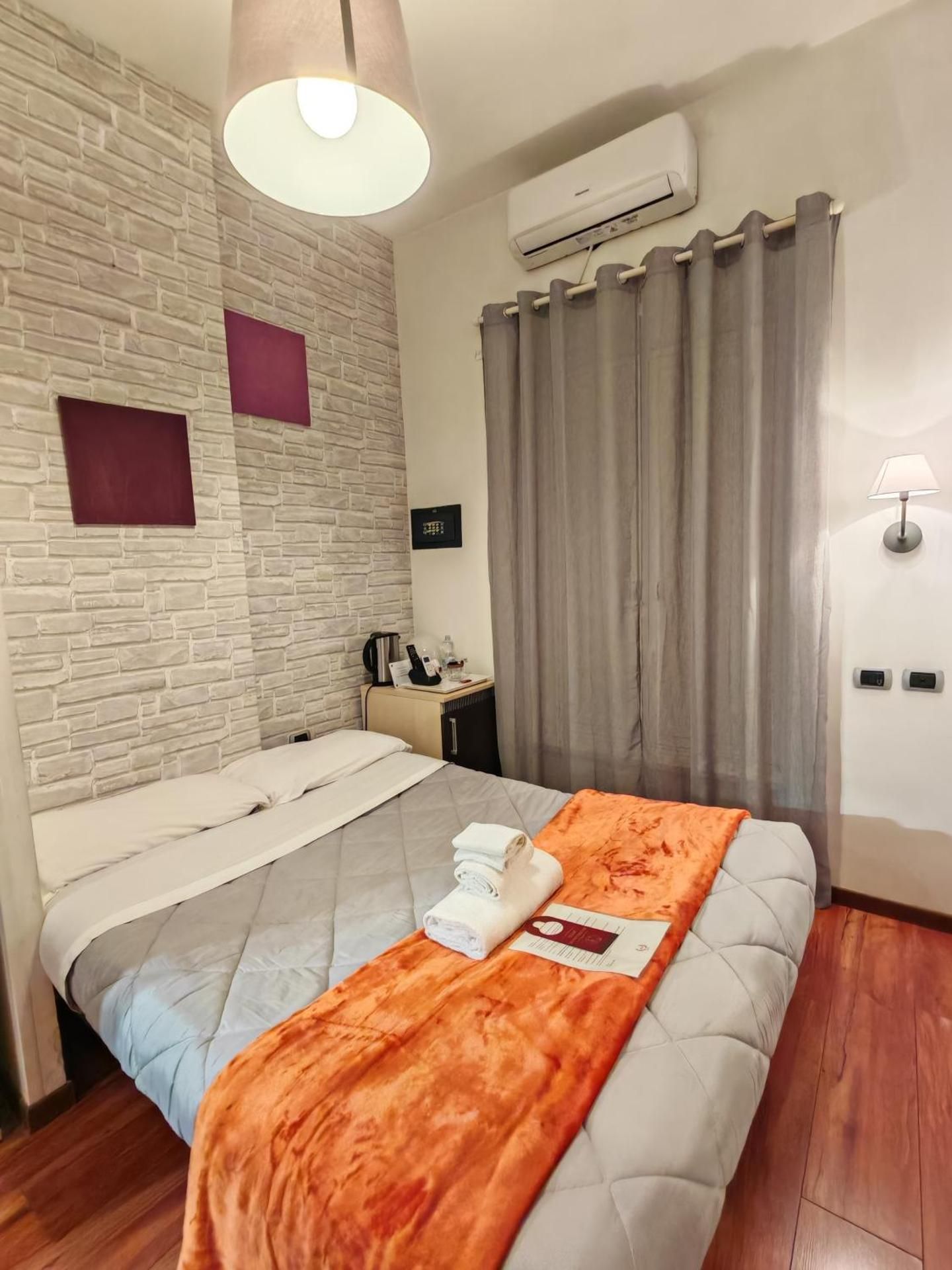 Deluxe Room (1 adult + 1 child)