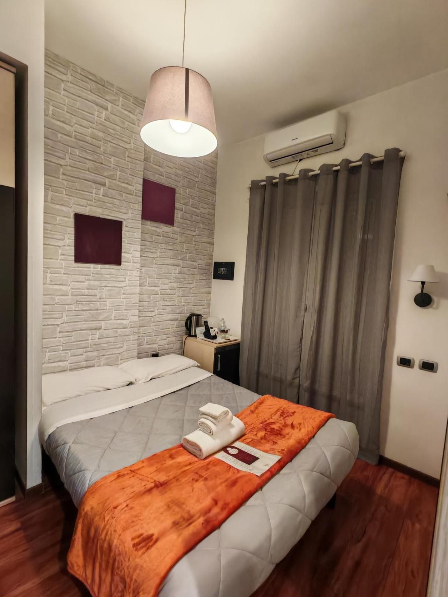 Deluxe Room (1 adult + 1 child)