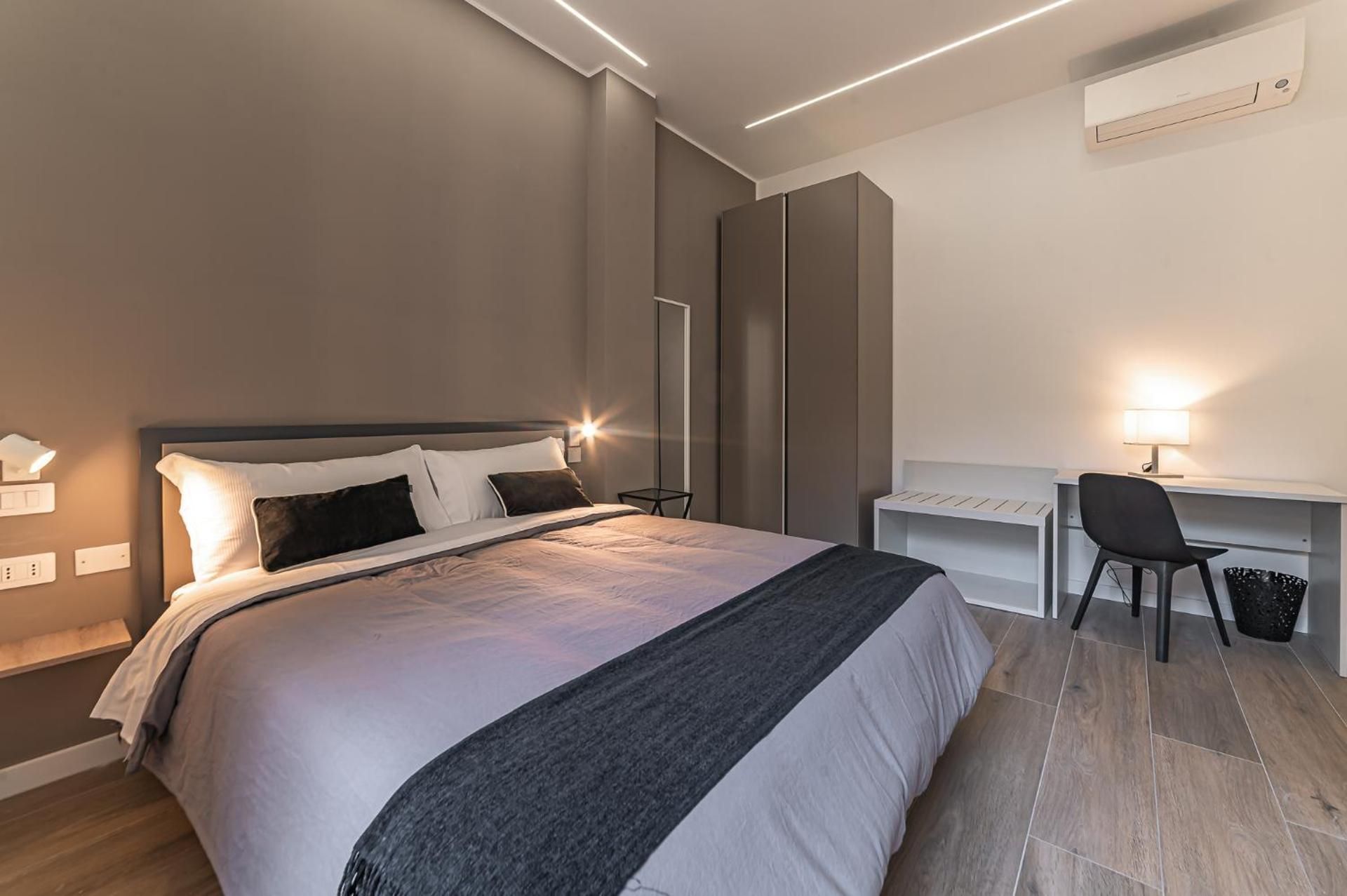 Deluxe One-Bedroom Apartment