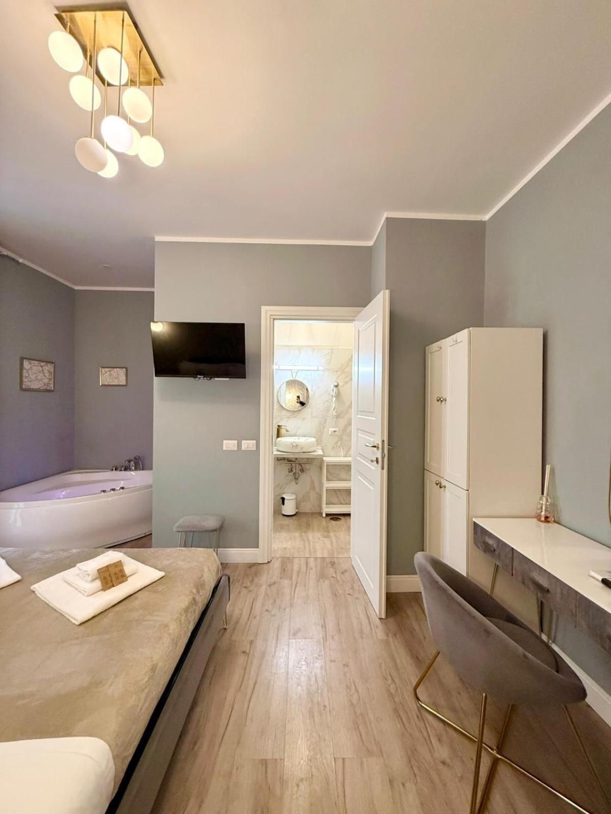King Room with Spa Bath