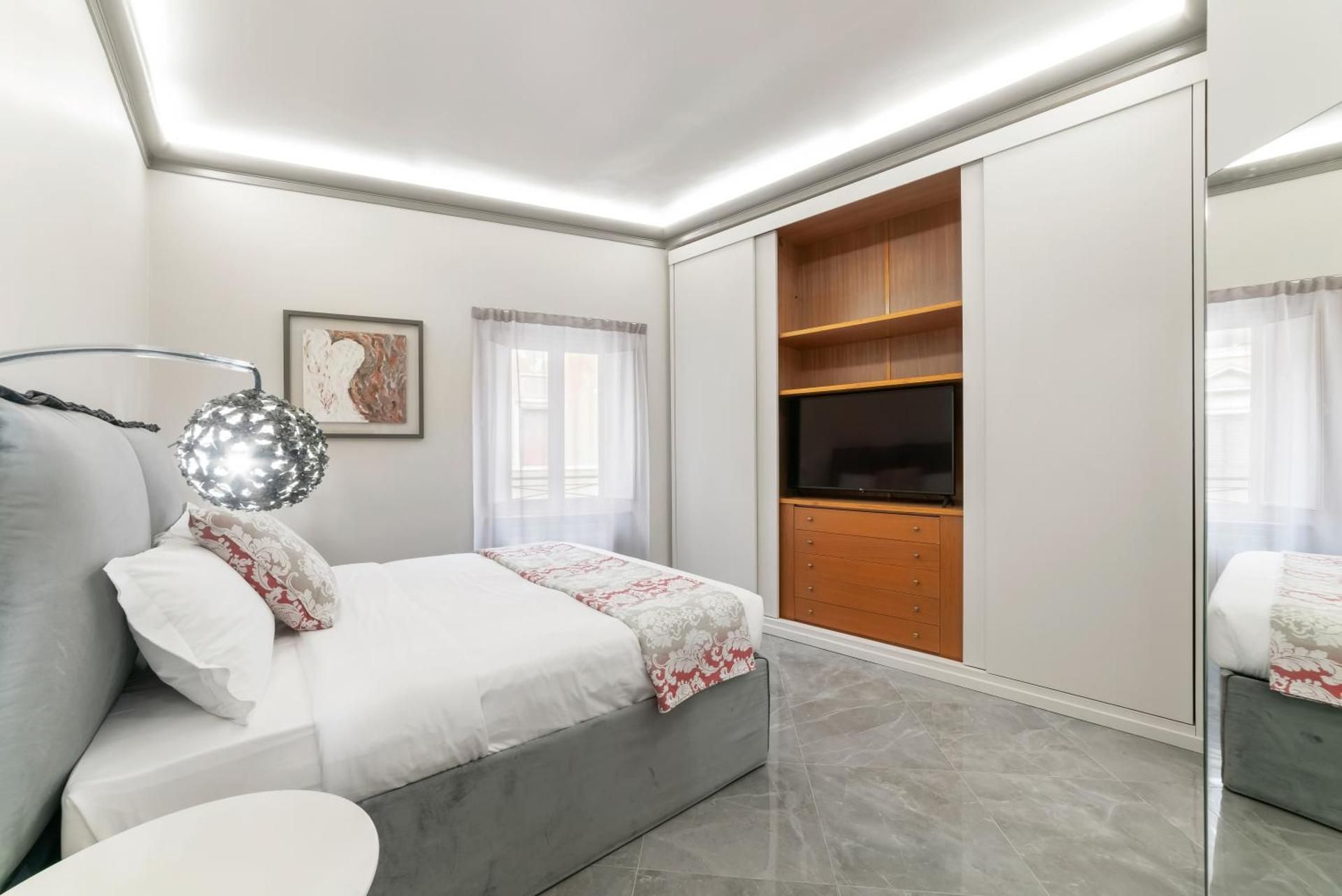 DELUXE APARTMENT