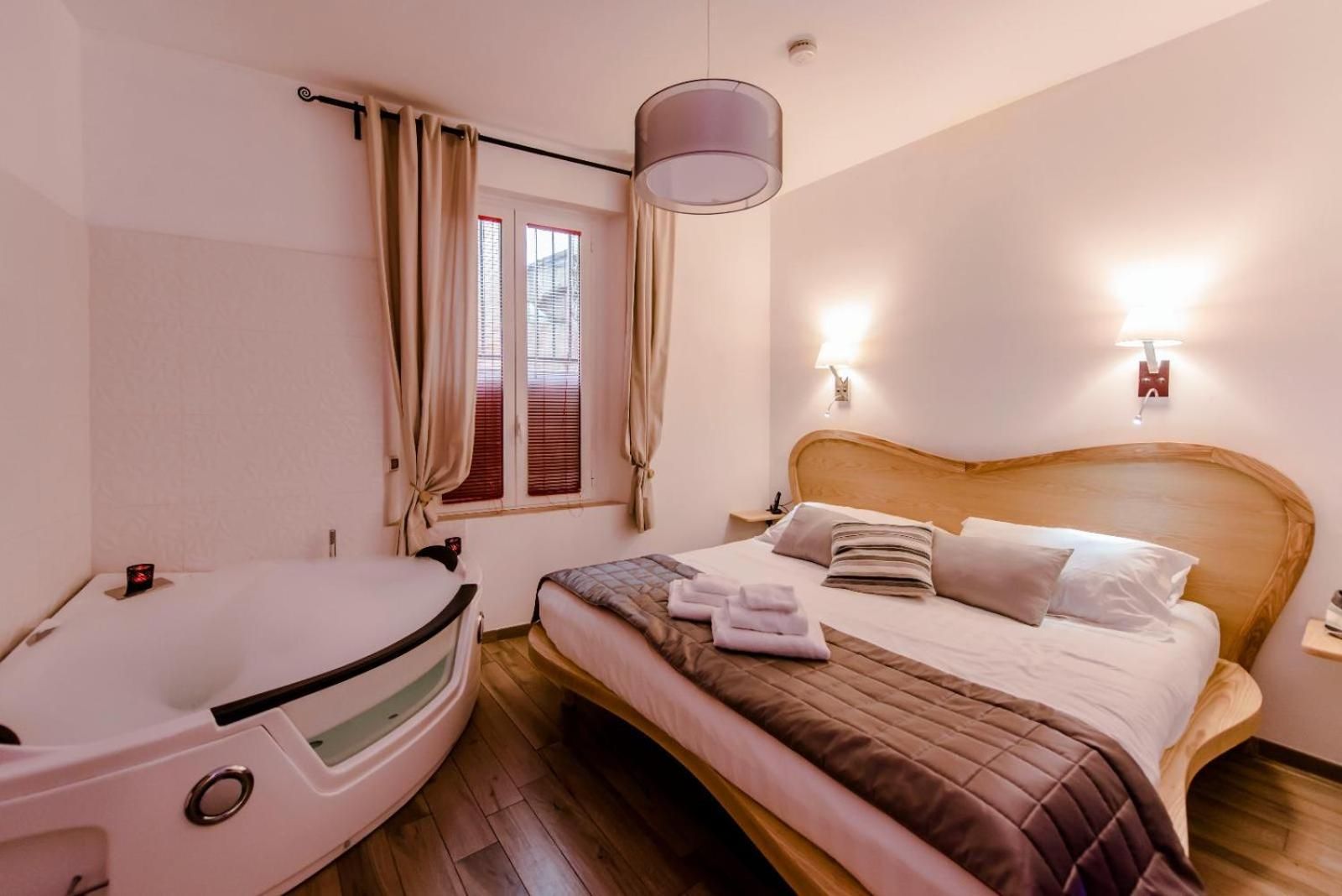 Deluxe Double Room with Bath