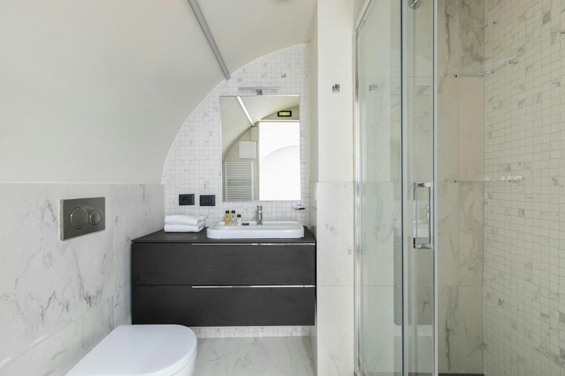 One-Bedroom Spacious Lofted Apartment