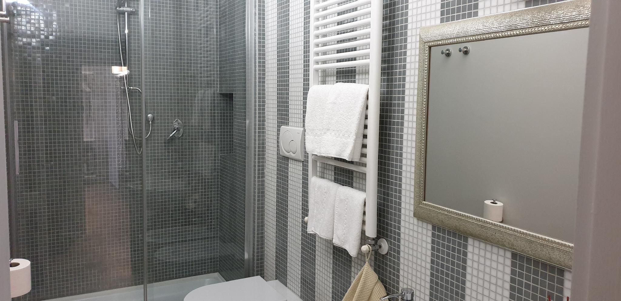 Triple room-Deluxe-Ensuite with Shower-City View