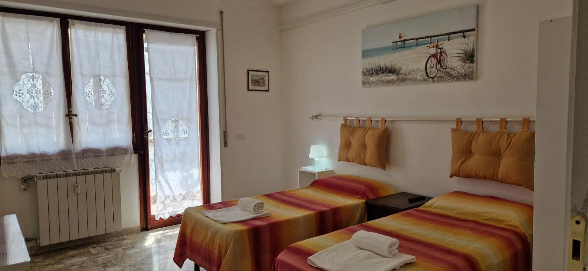 Twin Room with Garden View and Shared Bathroom