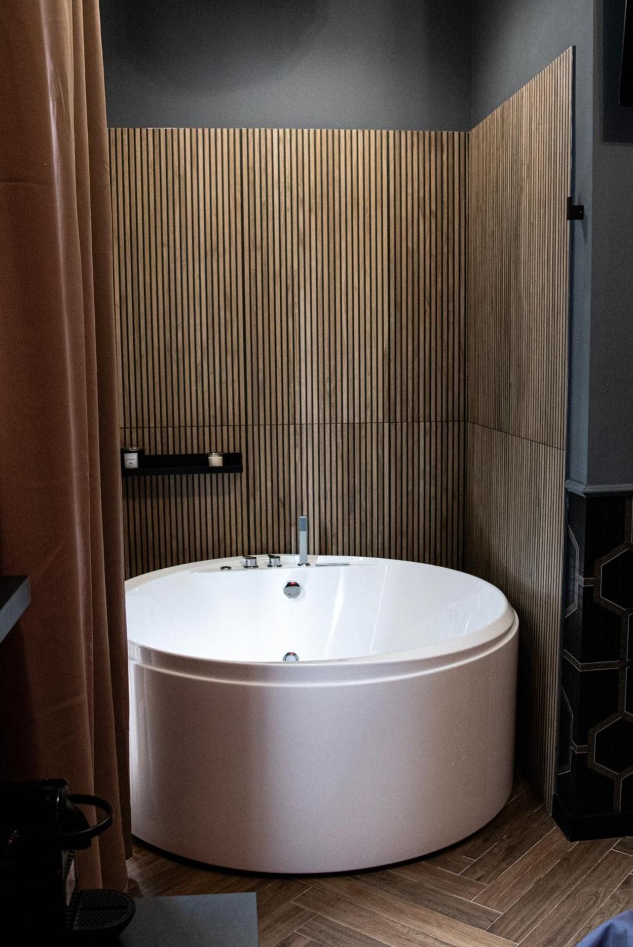 Double Room with Spa Bath