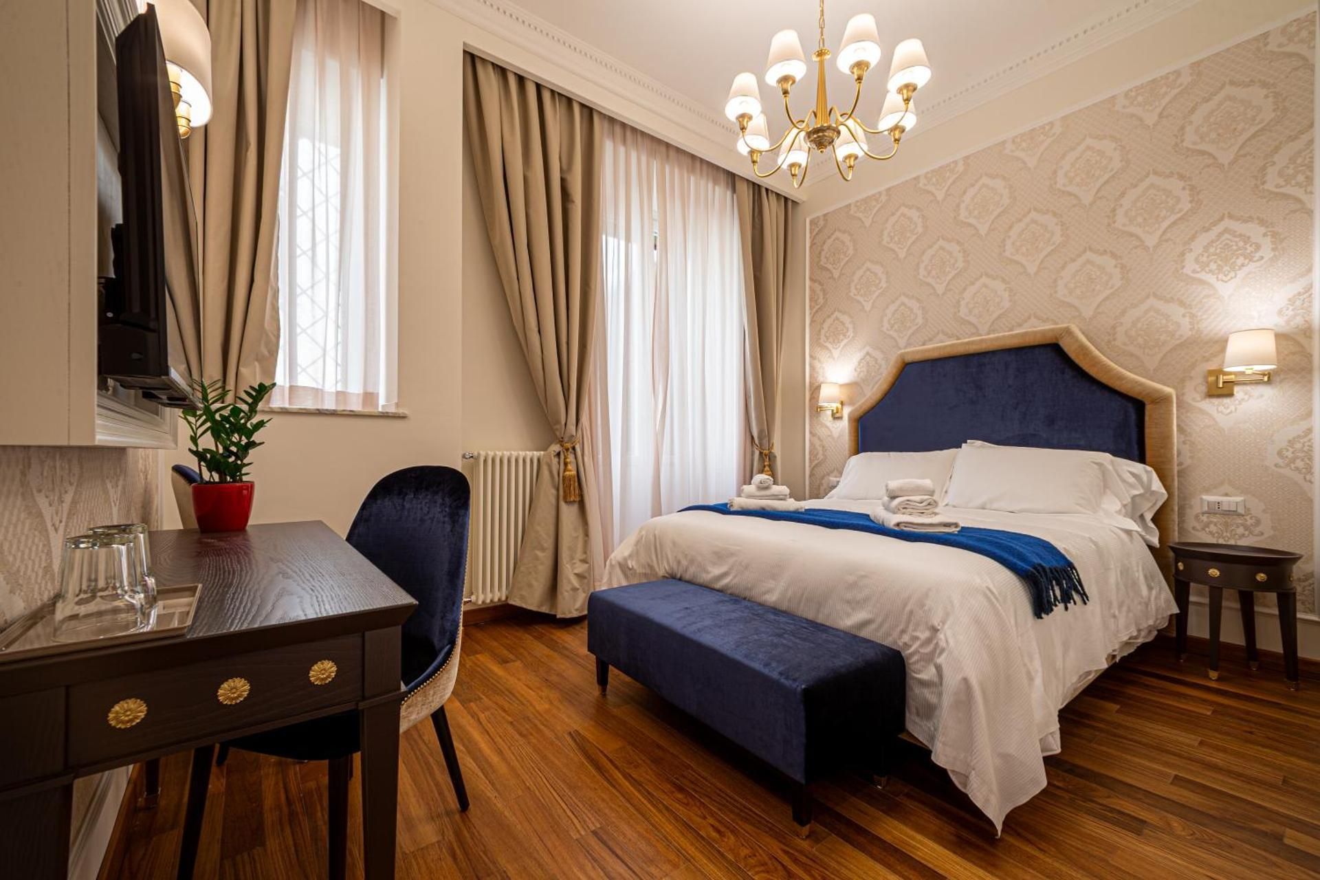 Standard Queen Room