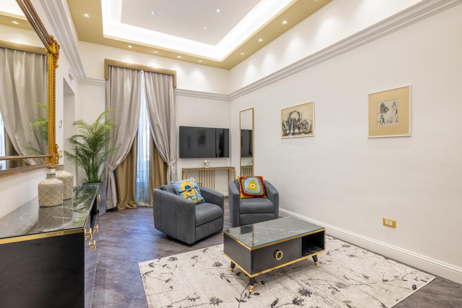 Antiqua Domus Deluxe King Room 2