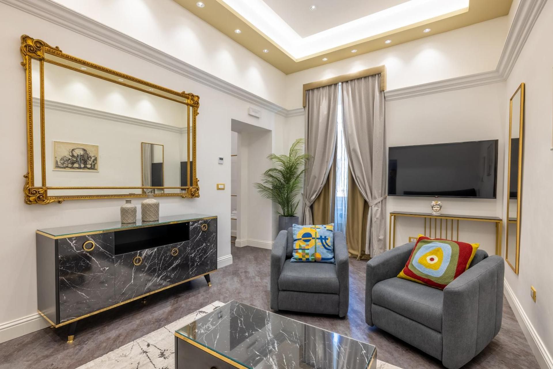 Antiqua Domus Deluxe King Room 3