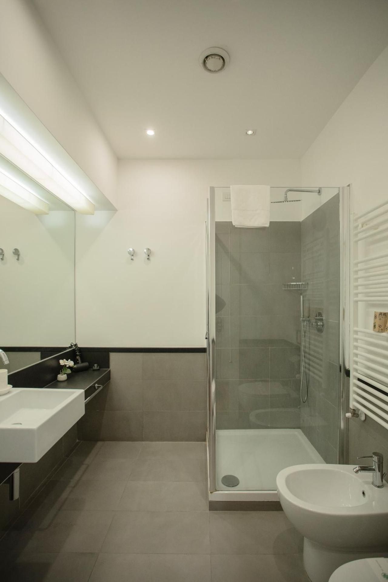 Opera Dreams Double or Twin Room with Private Bathroom 3