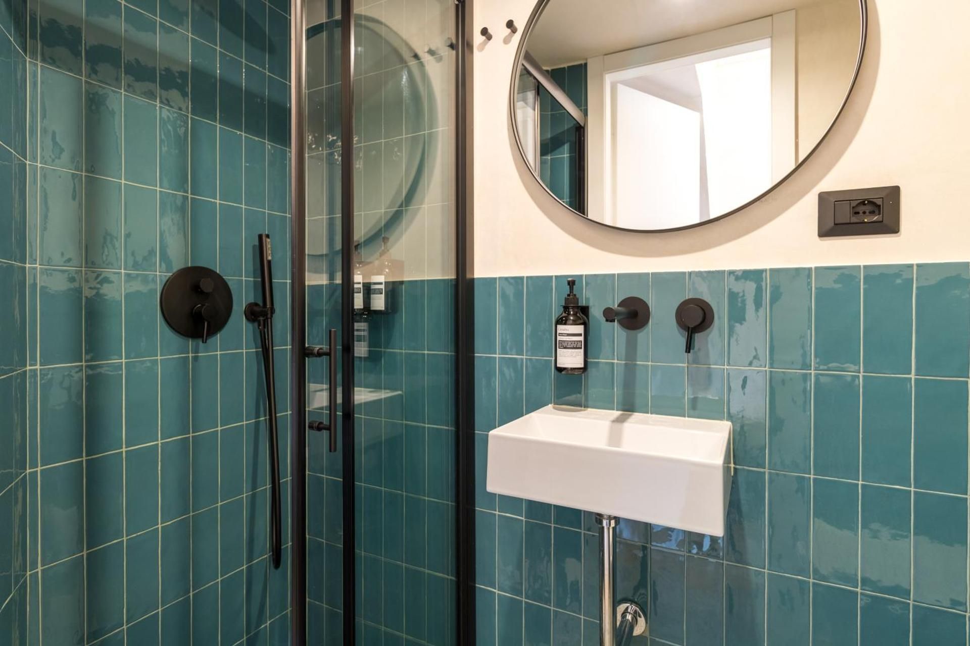 Cunabu Urbano Quadruple Room with Private Bathroom 3