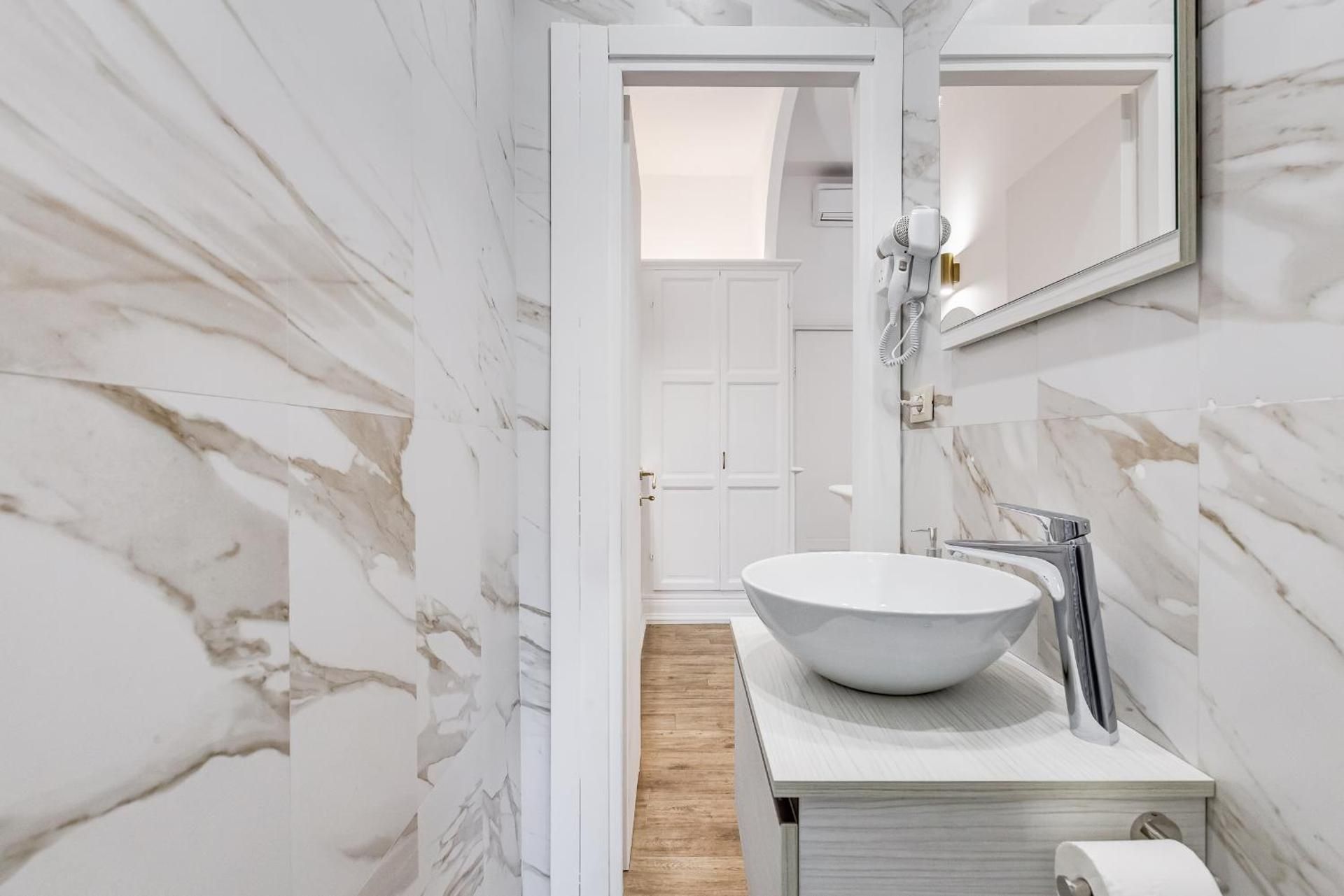 Twin Room with Private Bathroom