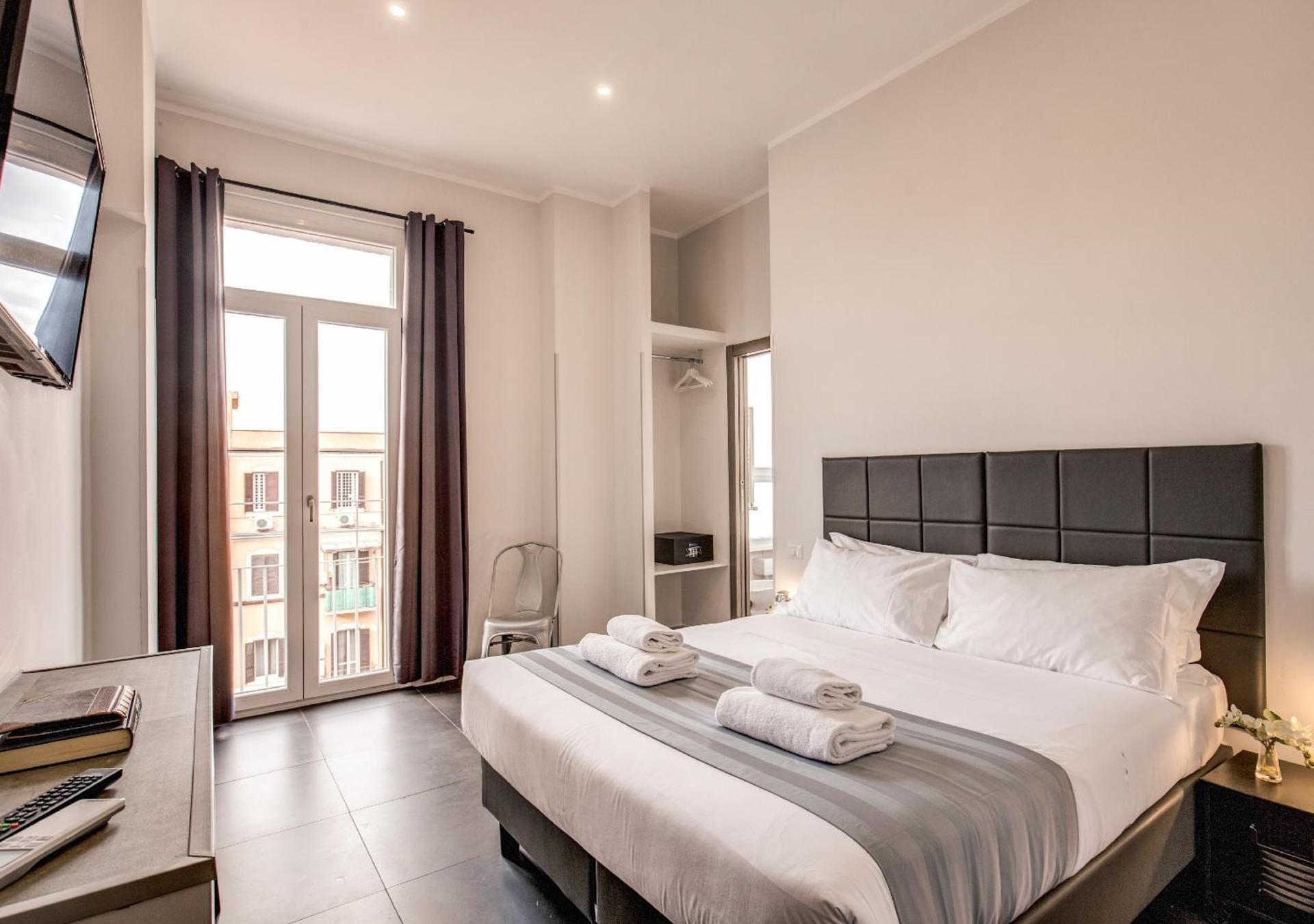 Floor 6 Boutique Rooms by DOT Suites Double or Twin Room with Balcony 2