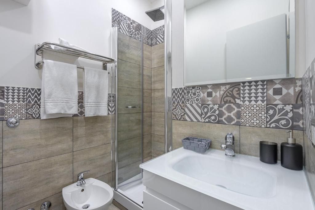 Angolo di Roma Guest house Double Room with Private Bathroom 3