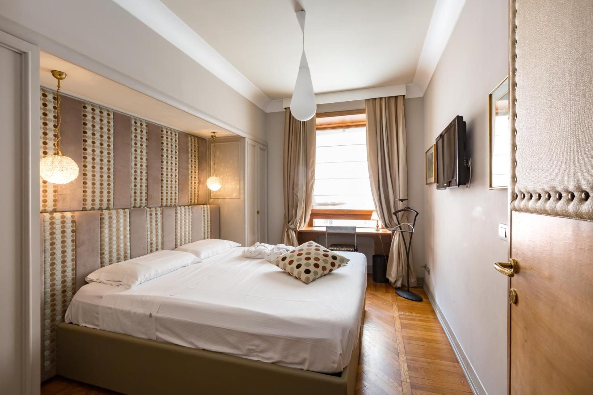 Double Room with Private External Bathroom