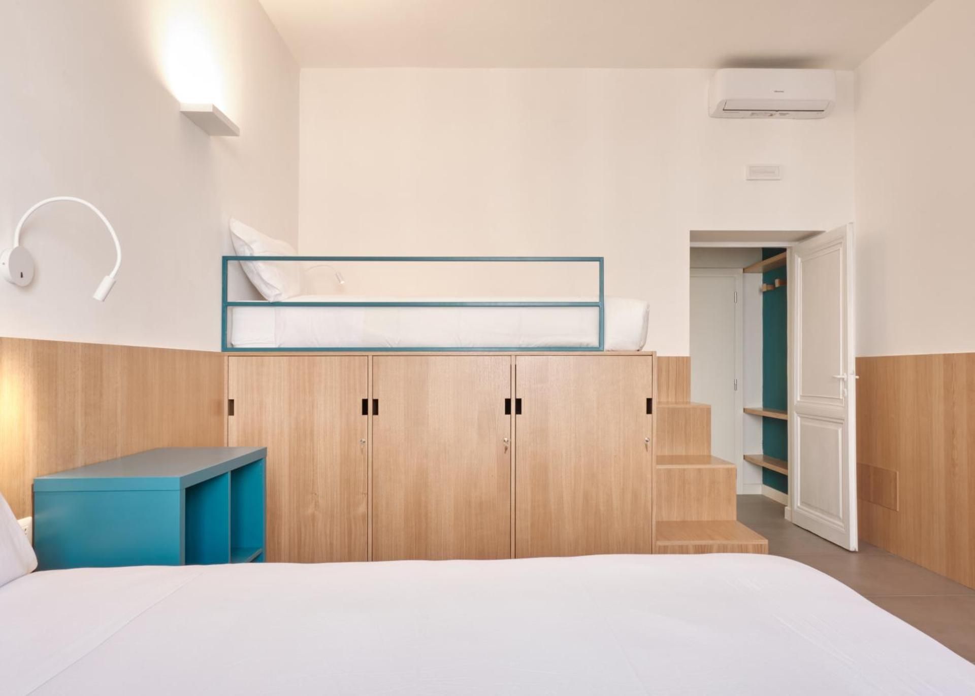 Deluxe Quadruple Room