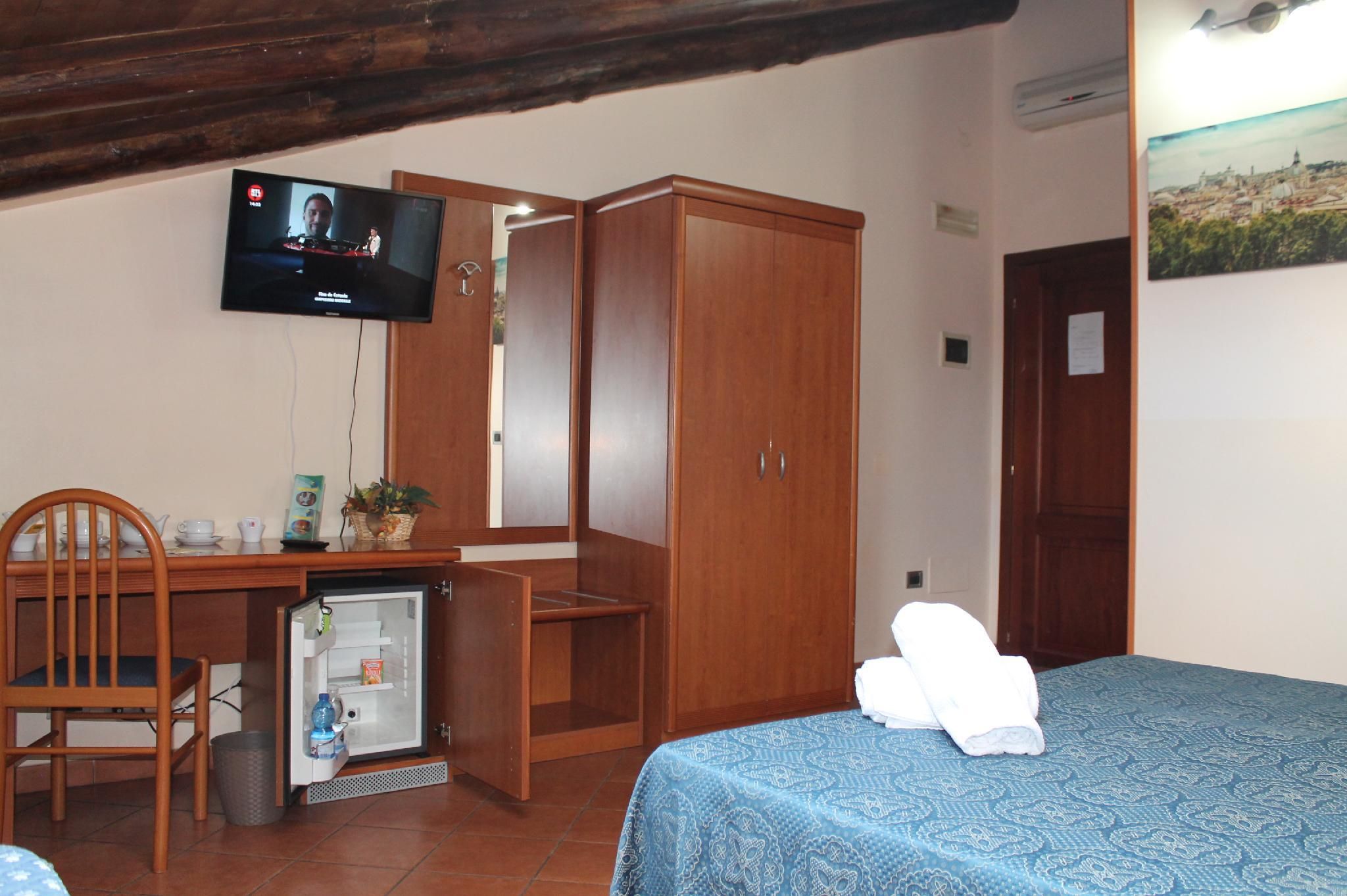 Triple Room