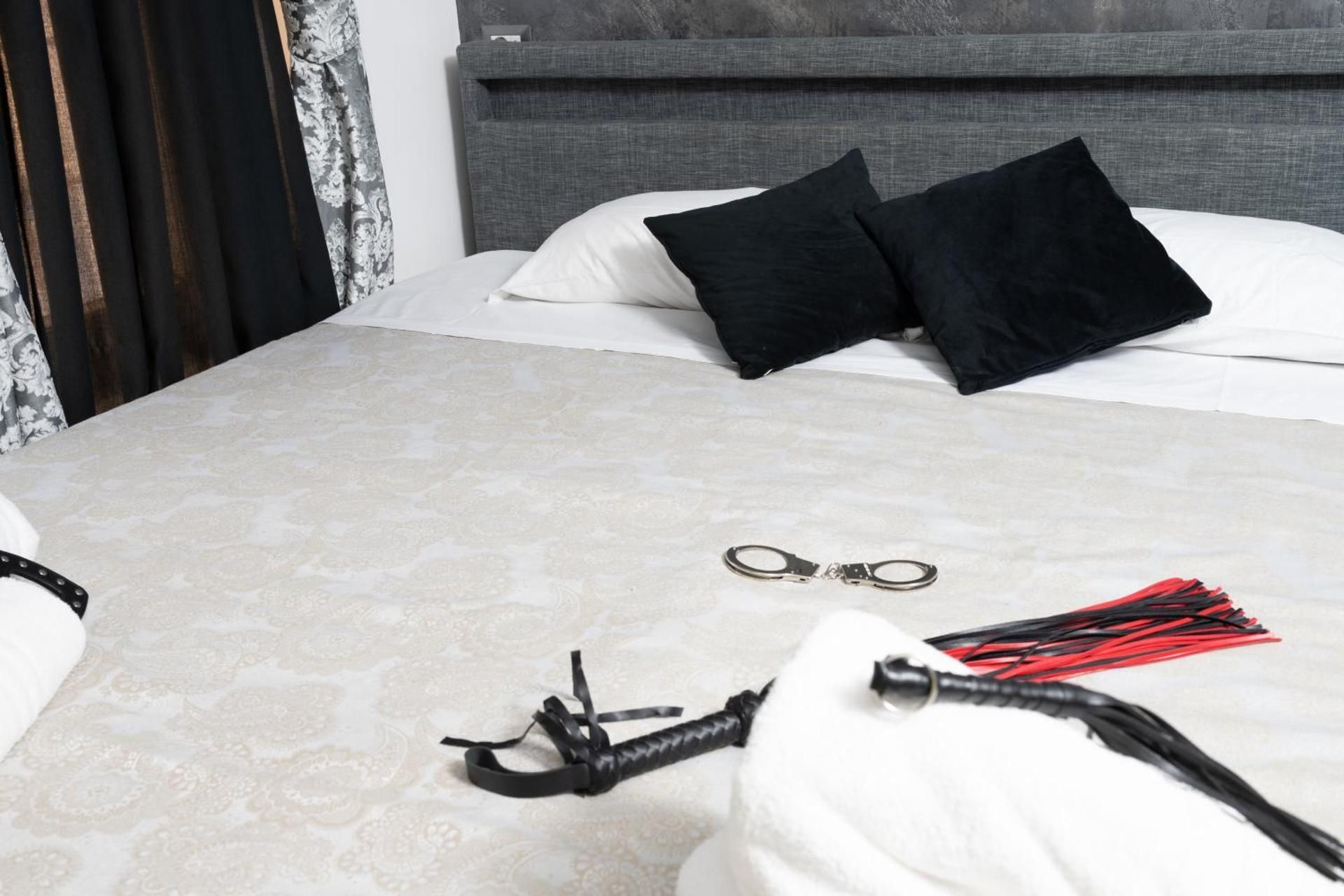 Suite Luxury BDSM Deluxe Room 2