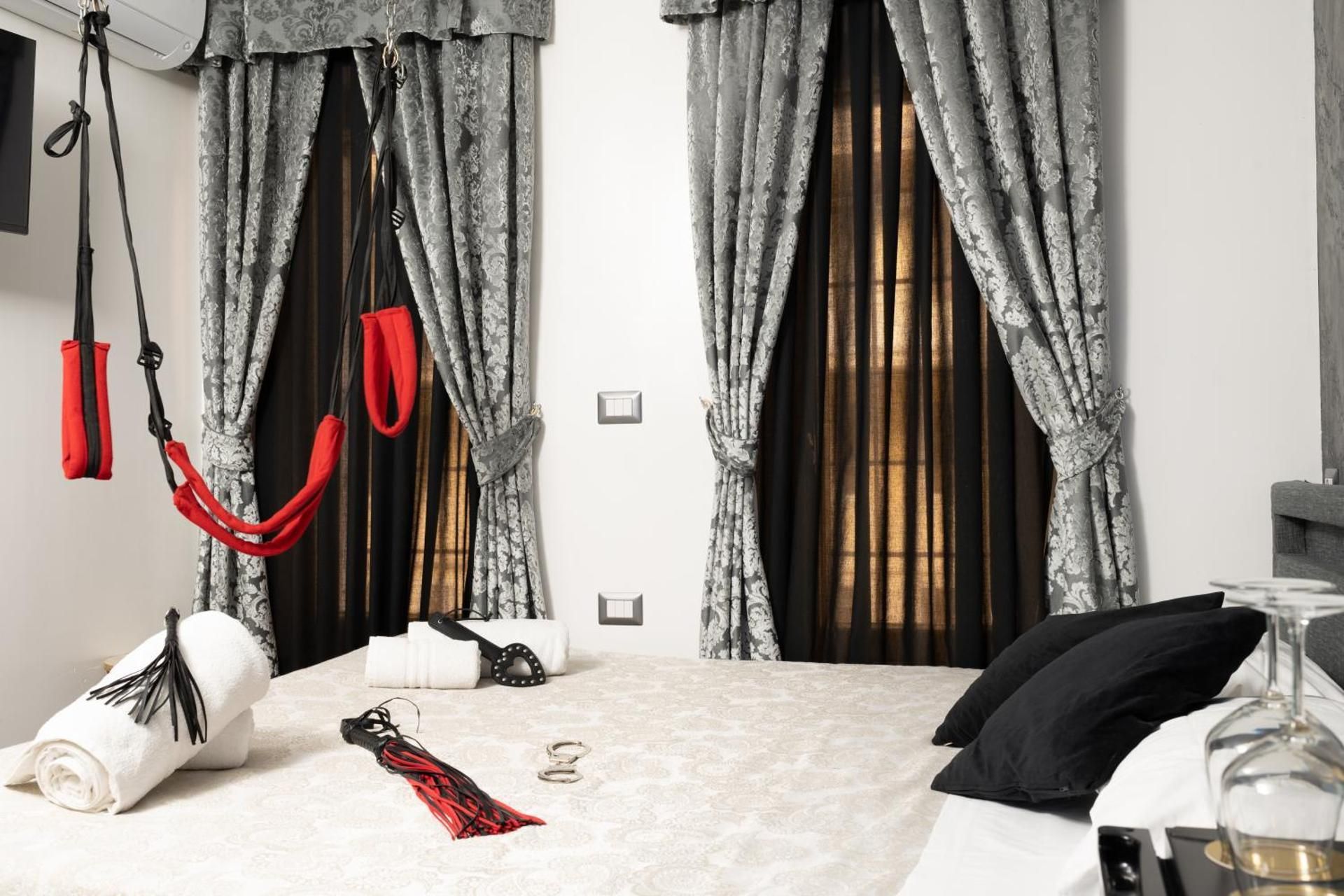 Suite Luxury BDSM Deluxe Room