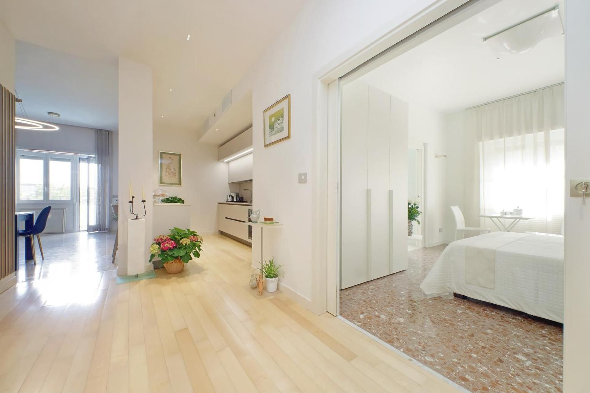 On Rome Affittacamere o GuestHouse Deluxe Double or Twin Room with Balcony 2