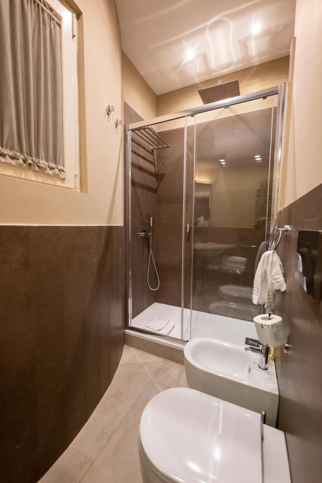 Deluxe One-Bedroom Apartment