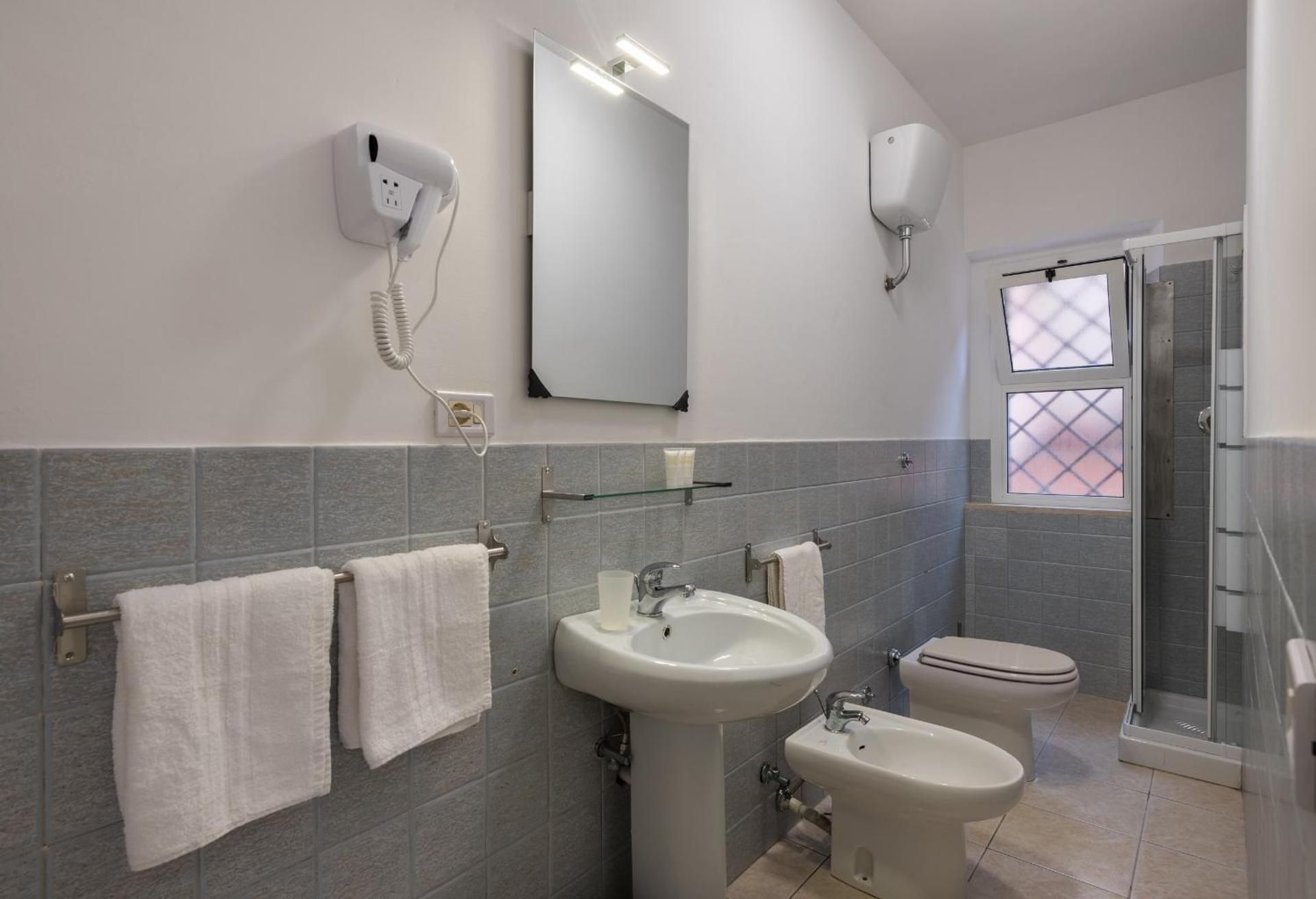 Quadruple Room with Private Bathroom