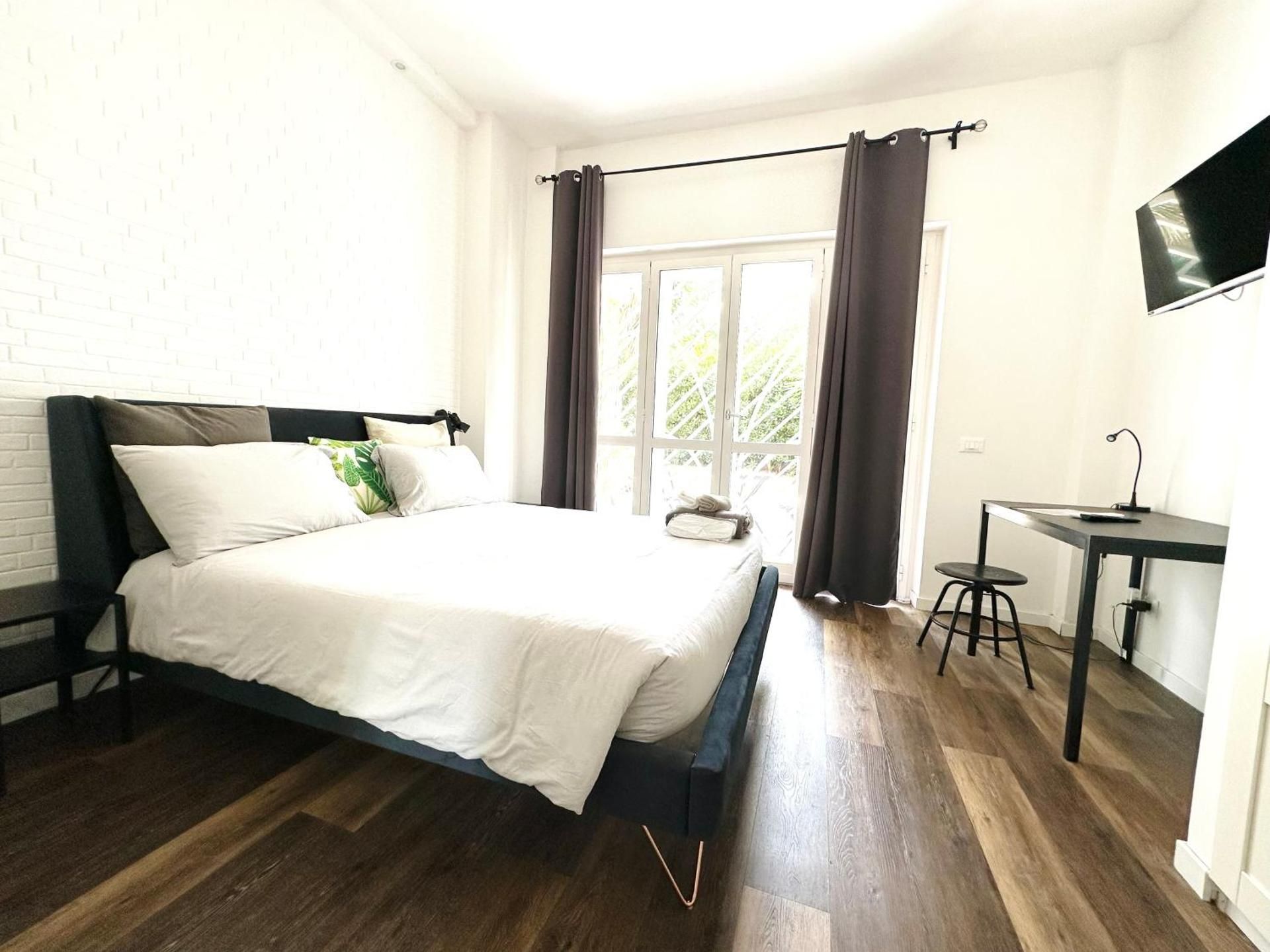 Queen Room with Garden View