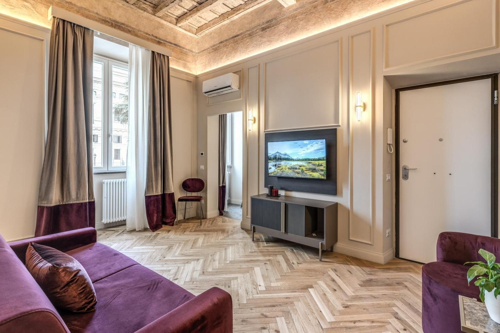 DELUXE APARTMENT