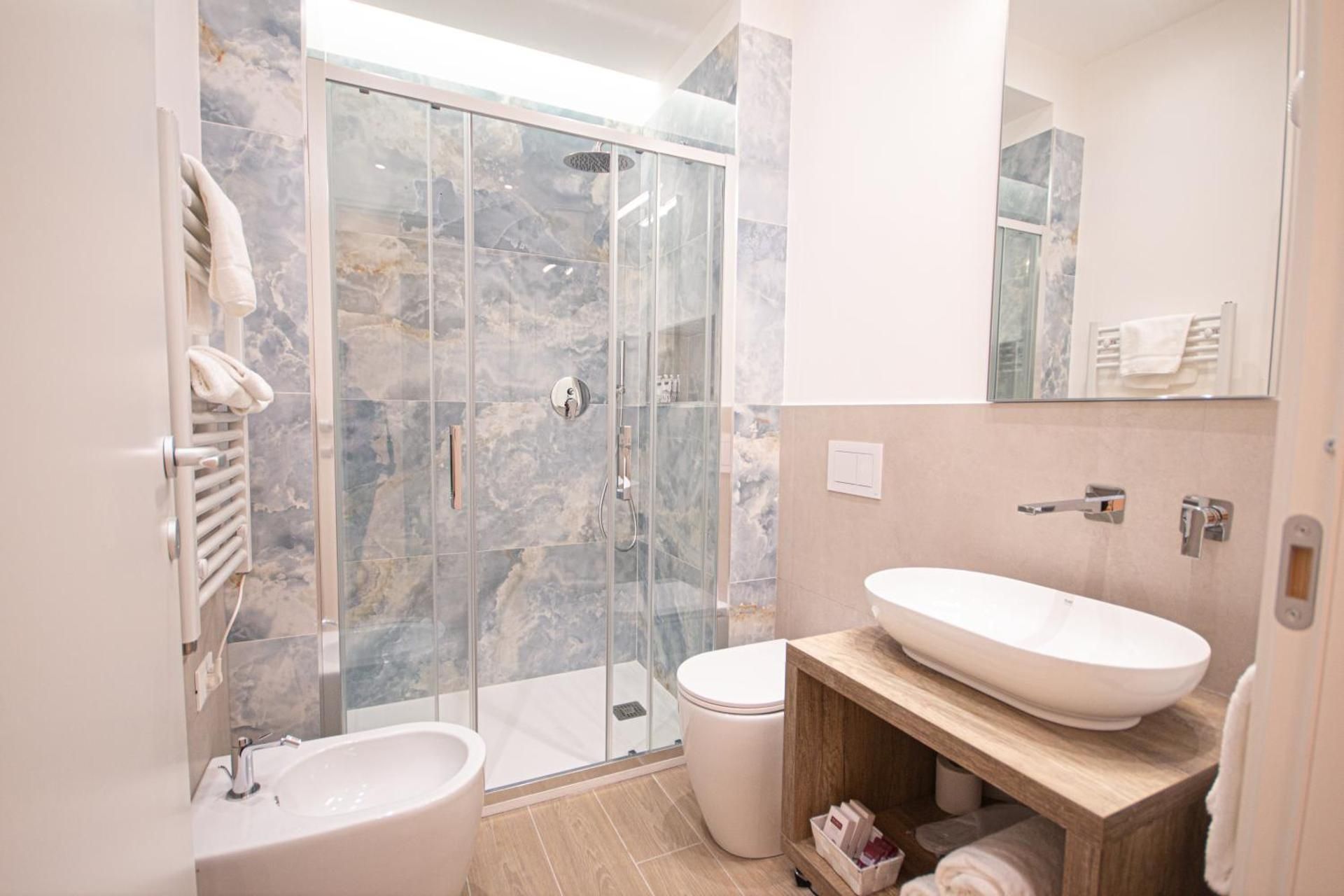 Roxy luxury house Rome Triple Room with Private Bathroom 3