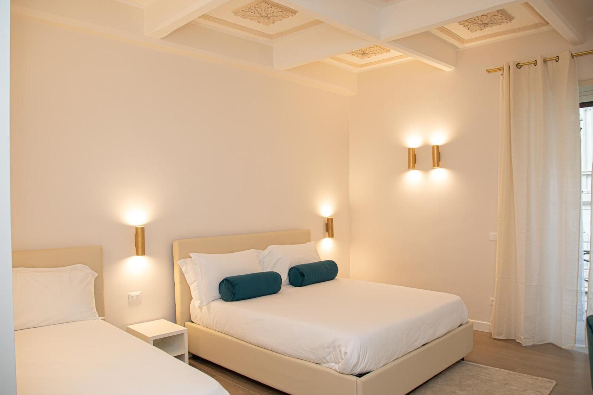 Roxy luxury house Rome Triple Room with Private Bathroom 2