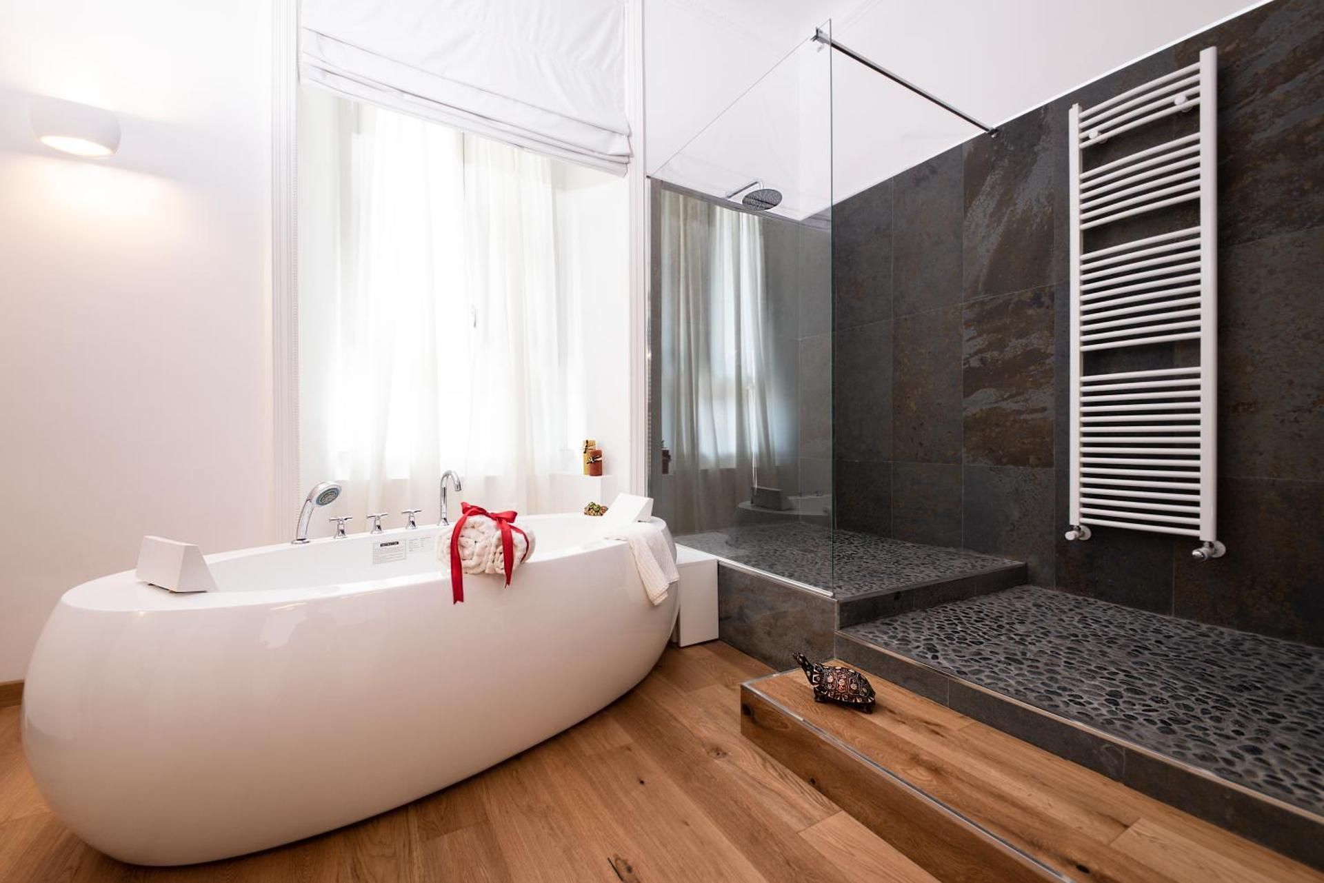 King Room with Spa Bath