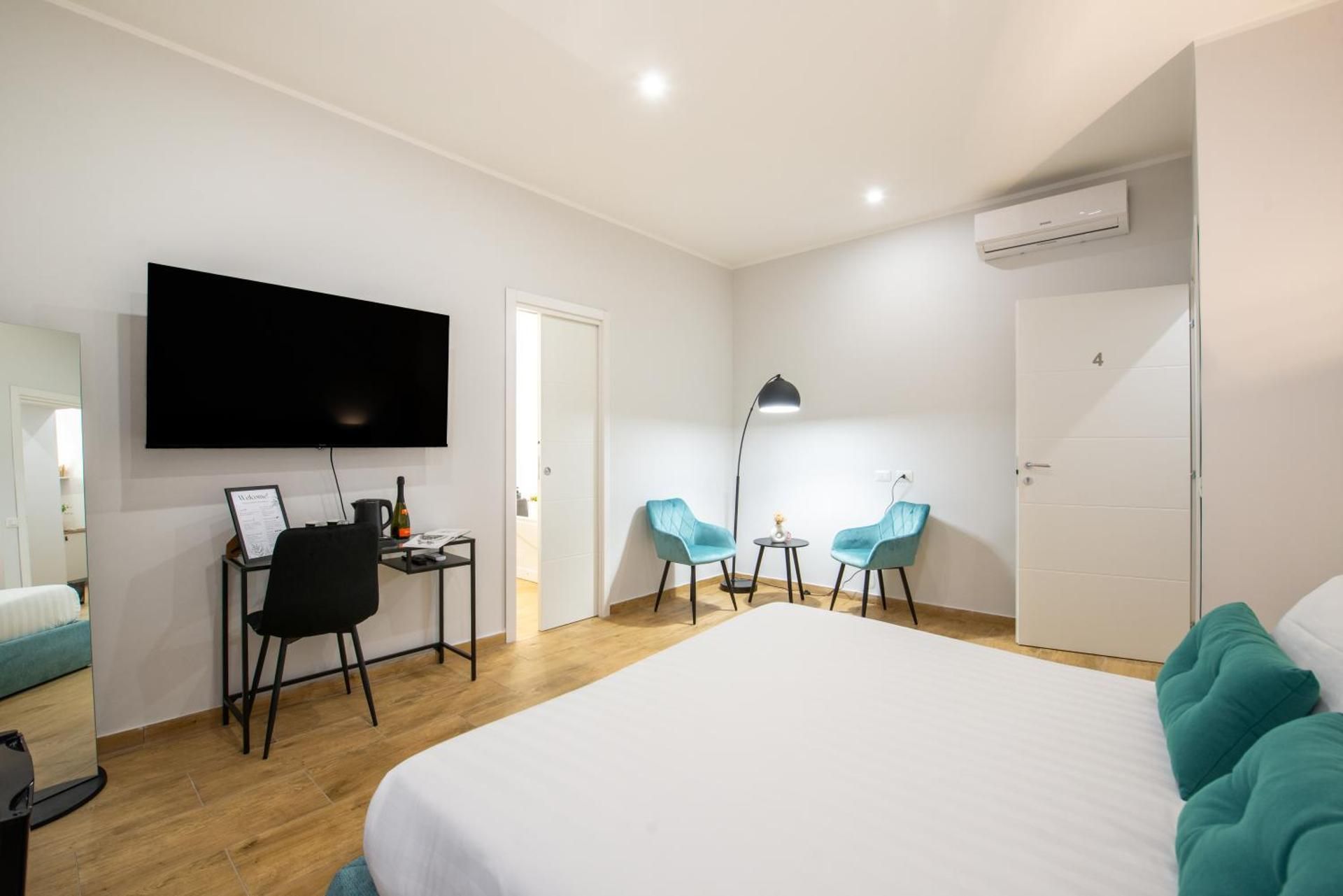 Queen Room with Spa Bath