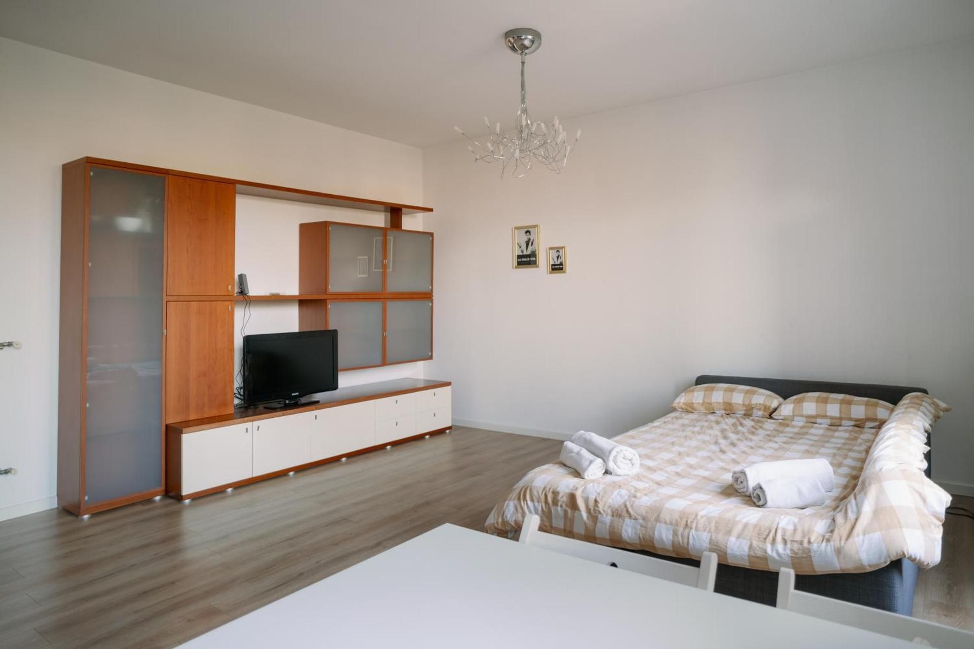 Queen Room with Shared Bathroom