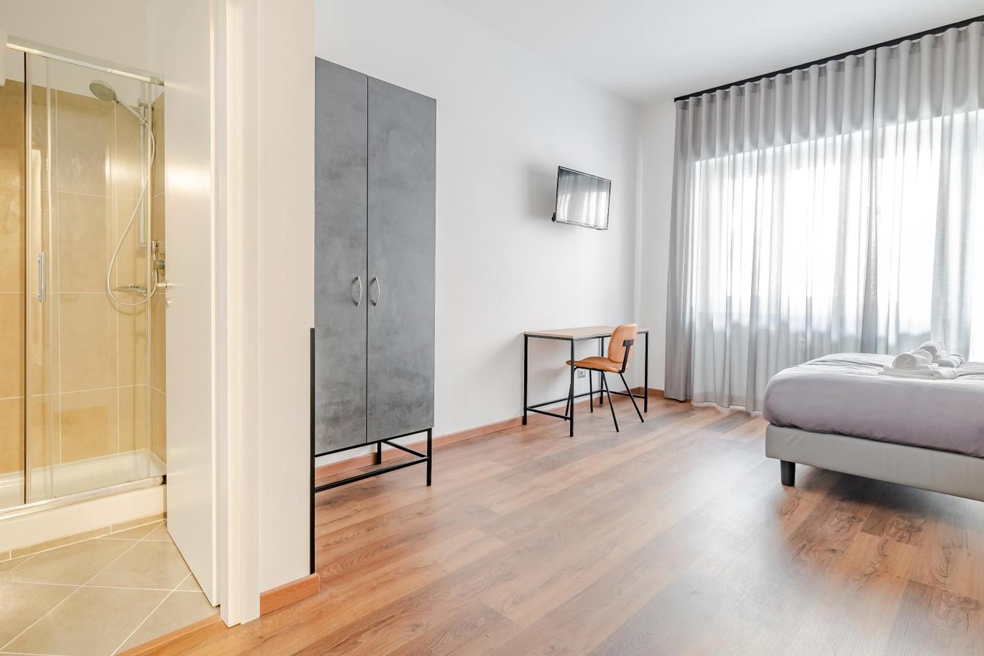 Licia Guest House King Room with Balcony 3