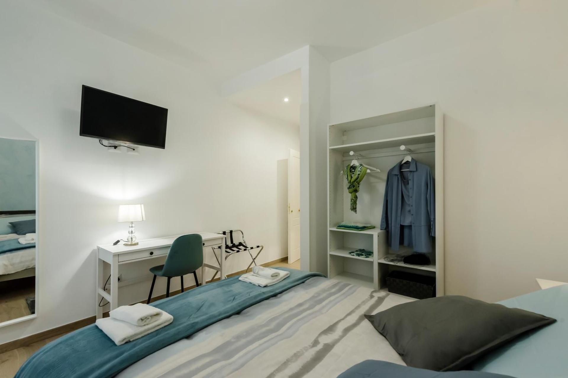 Standard Queen Room