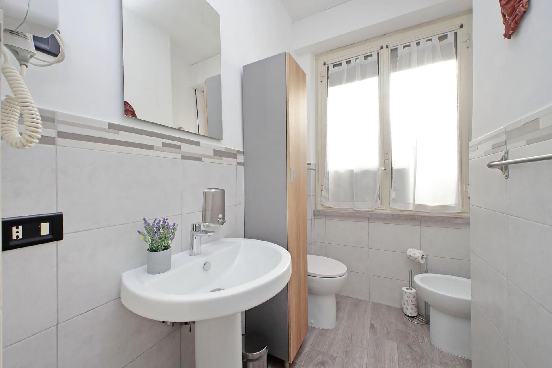 The colours rooms guest house Triple Room with Private Bathroom 3