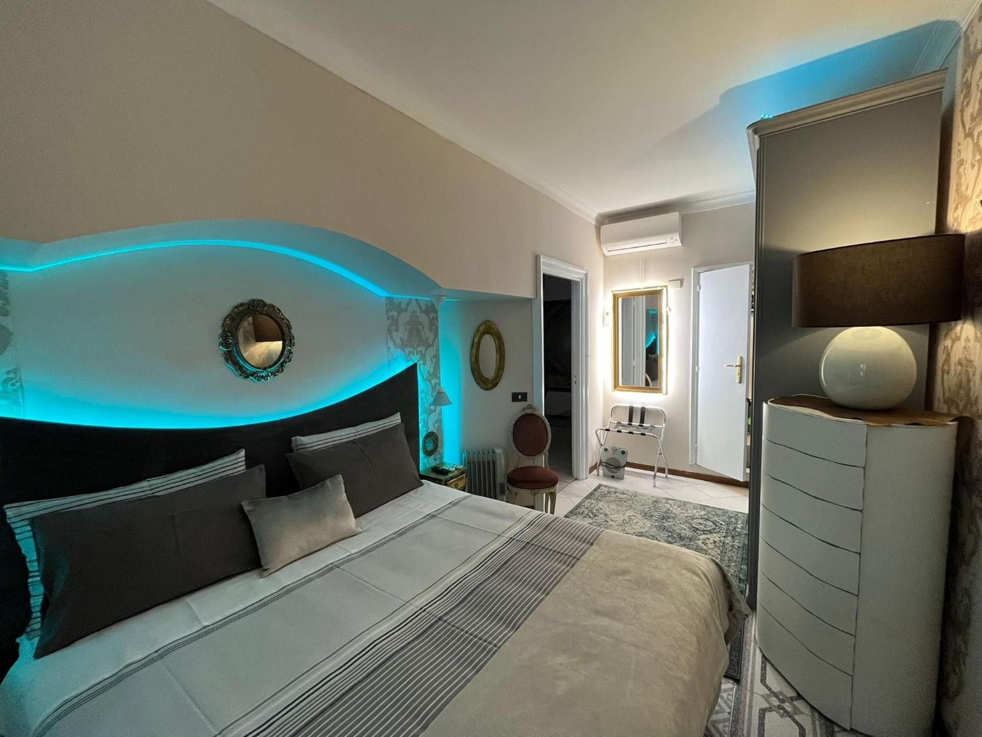  Suite room