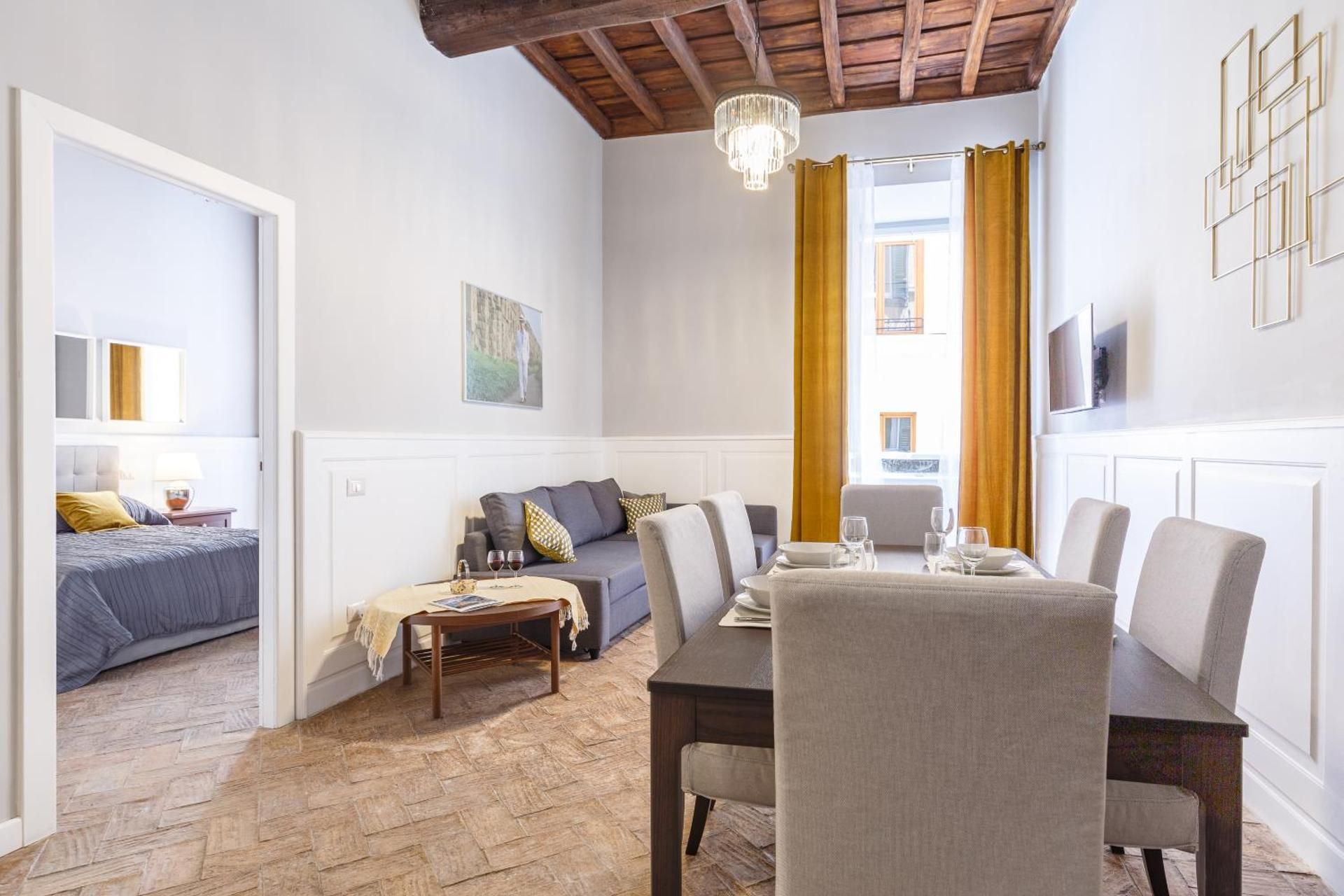 DELUXE APARTMENT